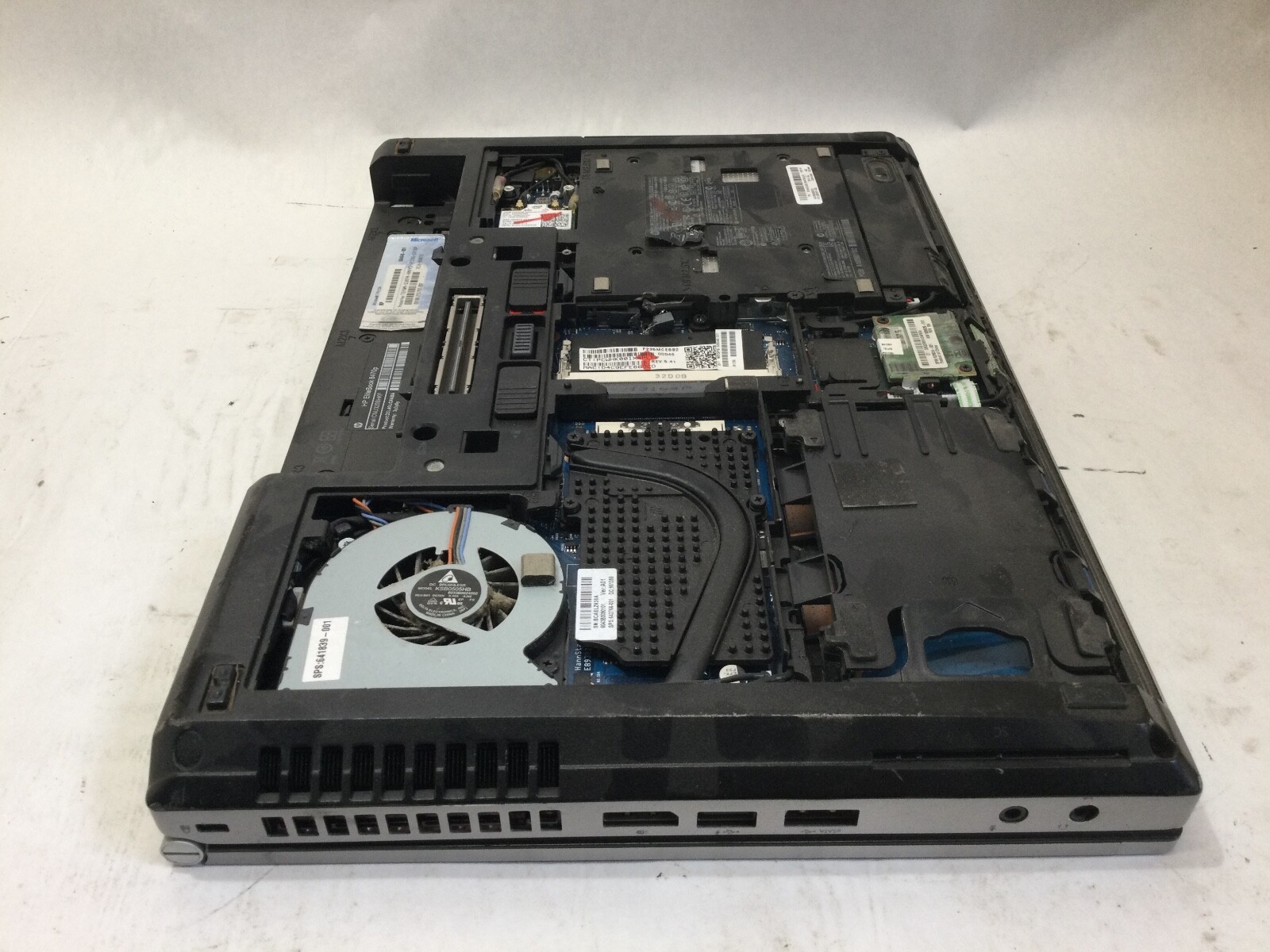 HP ELITEBOOK 8470P – FOR PARTS – MISSING COMPONENTS – READ DESCRIPTION – BB!!!