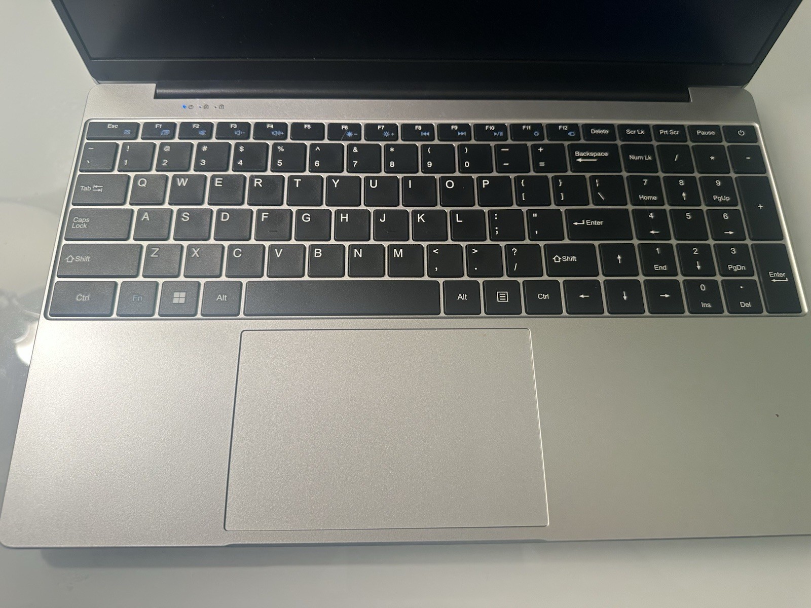 Windows 11 Pro PC, clean, fast. Great for work/gaming. License incl.