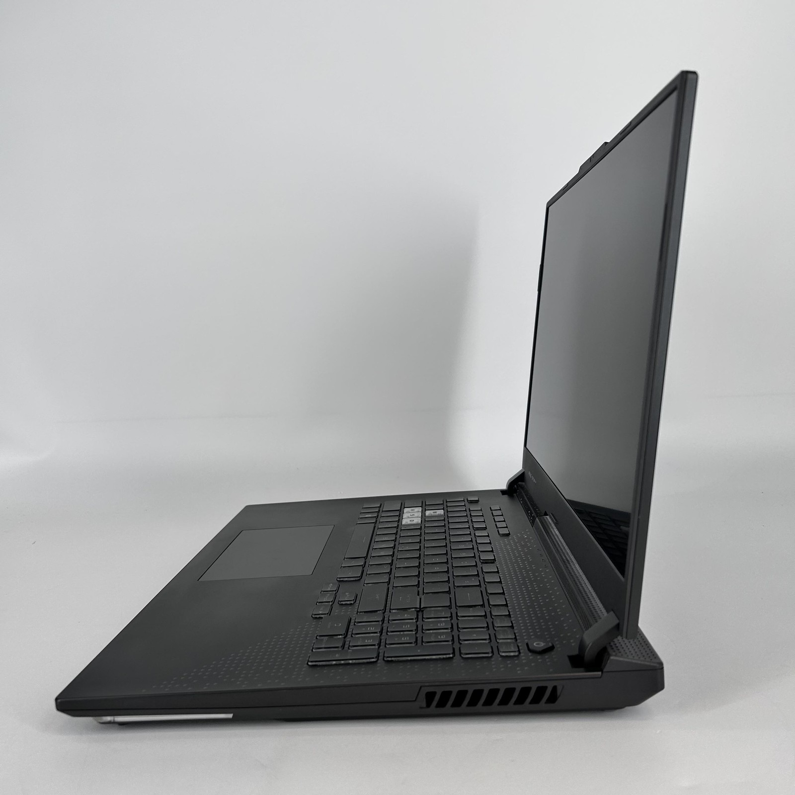 Asus ROG Strix G17 G713 17.3 FHD 2.5 GHz Ryzen 9 7945HX 16GB 1TB SSD RTX 4070