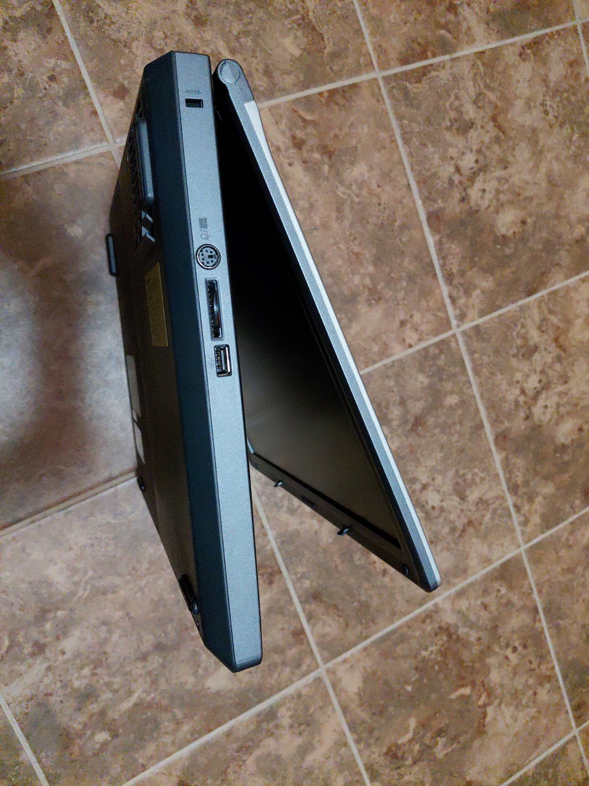 Personal Computer 755110 Maxdata Eco Windows XP Laptop With Pentium 4 Cpu