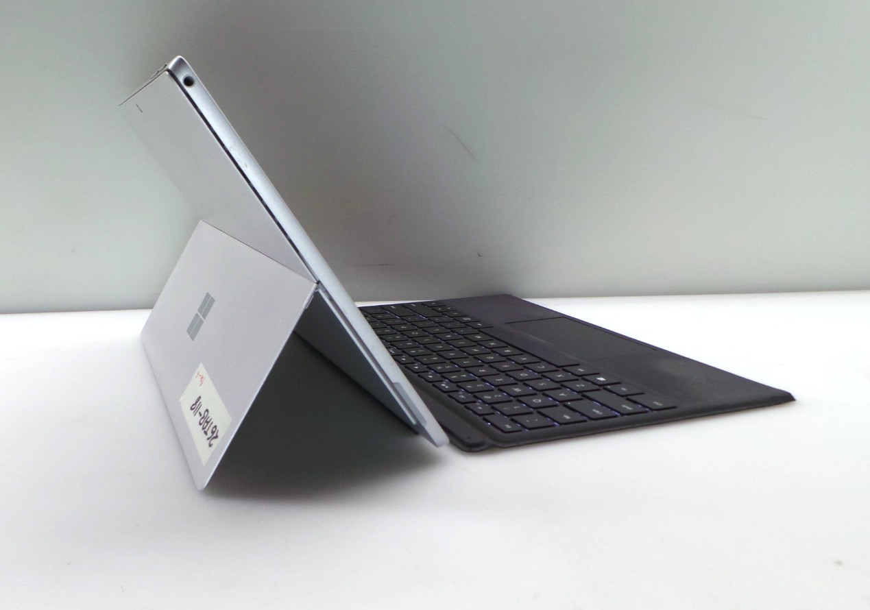 Microsoft Surface Pro 6 12.3″ | i5-8250U 1.60GHz 8GB RAM 128GB SSD | WIN 11 PRO