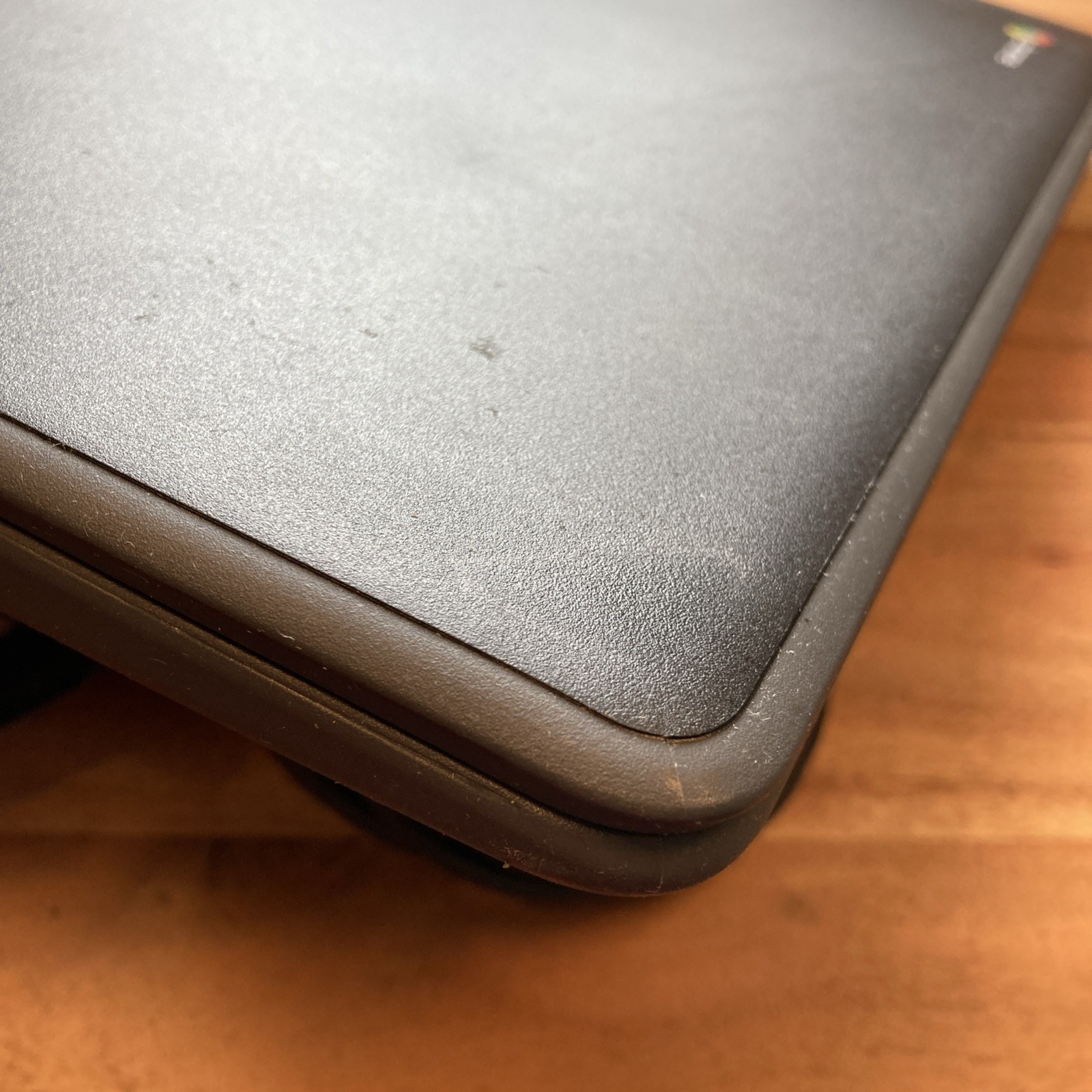 Lenovo 300e Chromebook 81H0 (11.6″ Touch, 4GB, 32GB eMMC, ChromeOS) w/ Charger