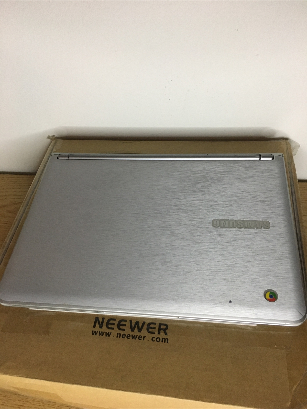 Samsung Chrome Book XE303C12-A01US For Parts Only Doesn’t Power On No Charger