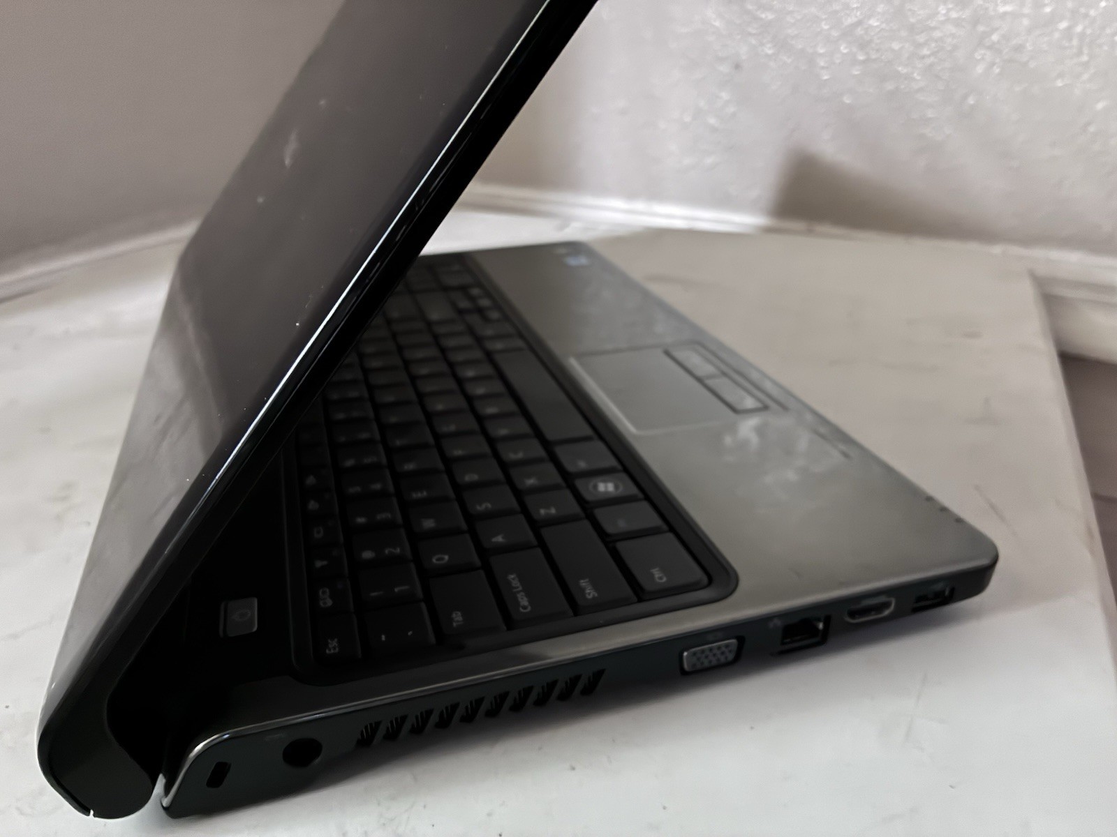 Dell 3520 Notebook/Laptop 15.6 in Black- 4R6NG