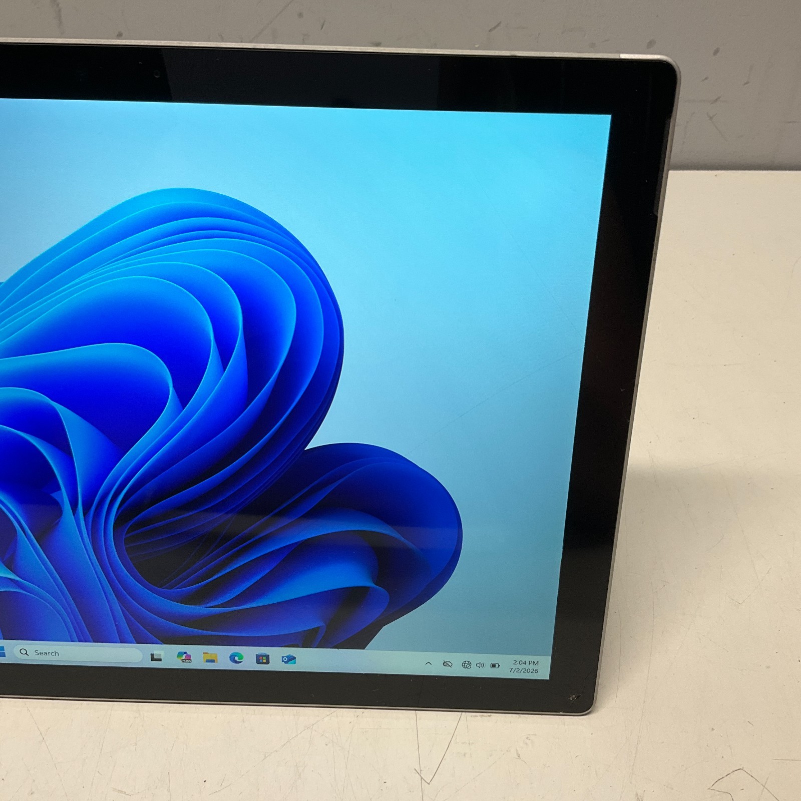 Microsoft Surface Pro 6 Intel i5-8350U @ 1.69GHz 8GB 128GB SSD Windows 11 READ