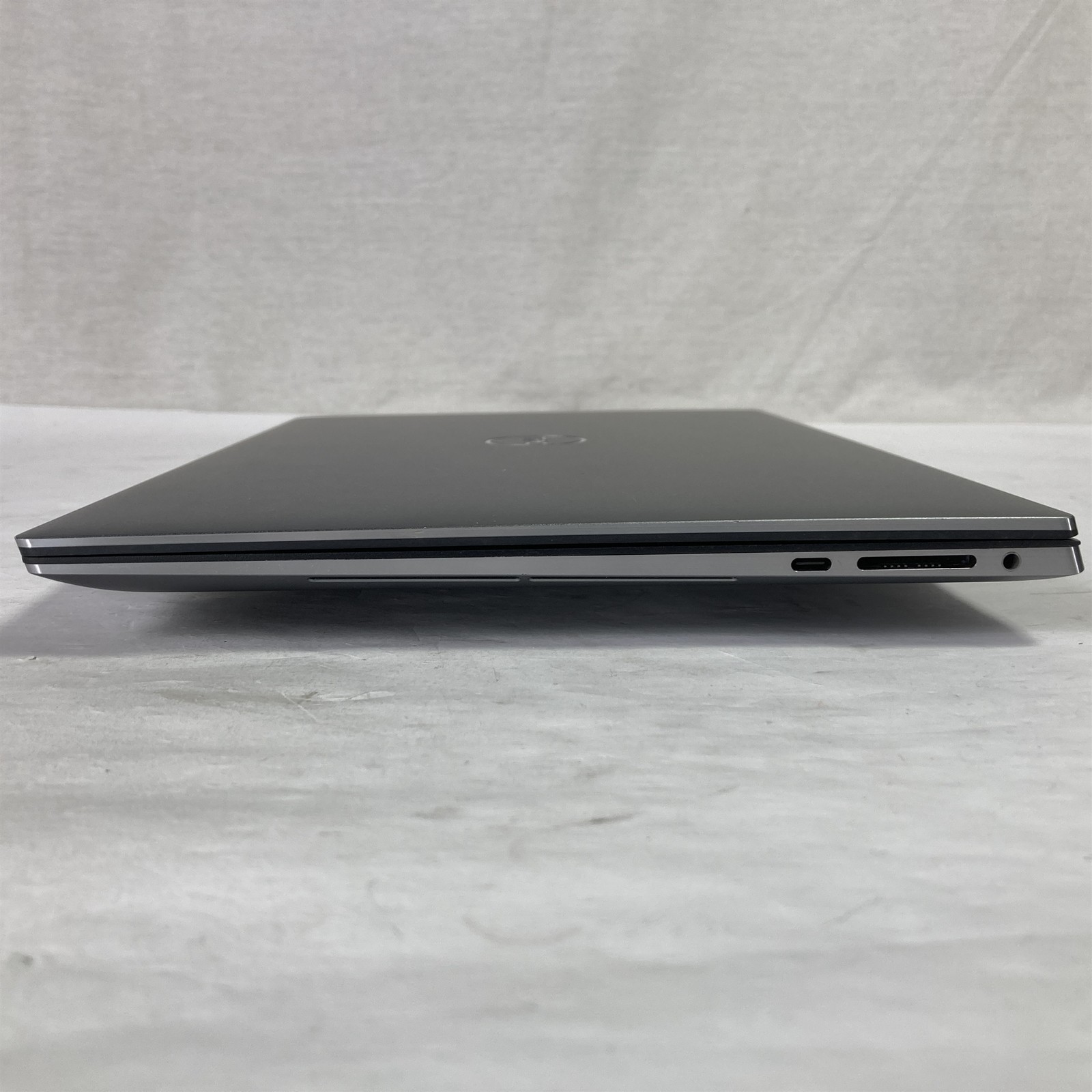 Dell Precision 5560 15.6″ Core i9-11950H 2.6GHz – 64GB – 1TB NVMe SSD – Win 11