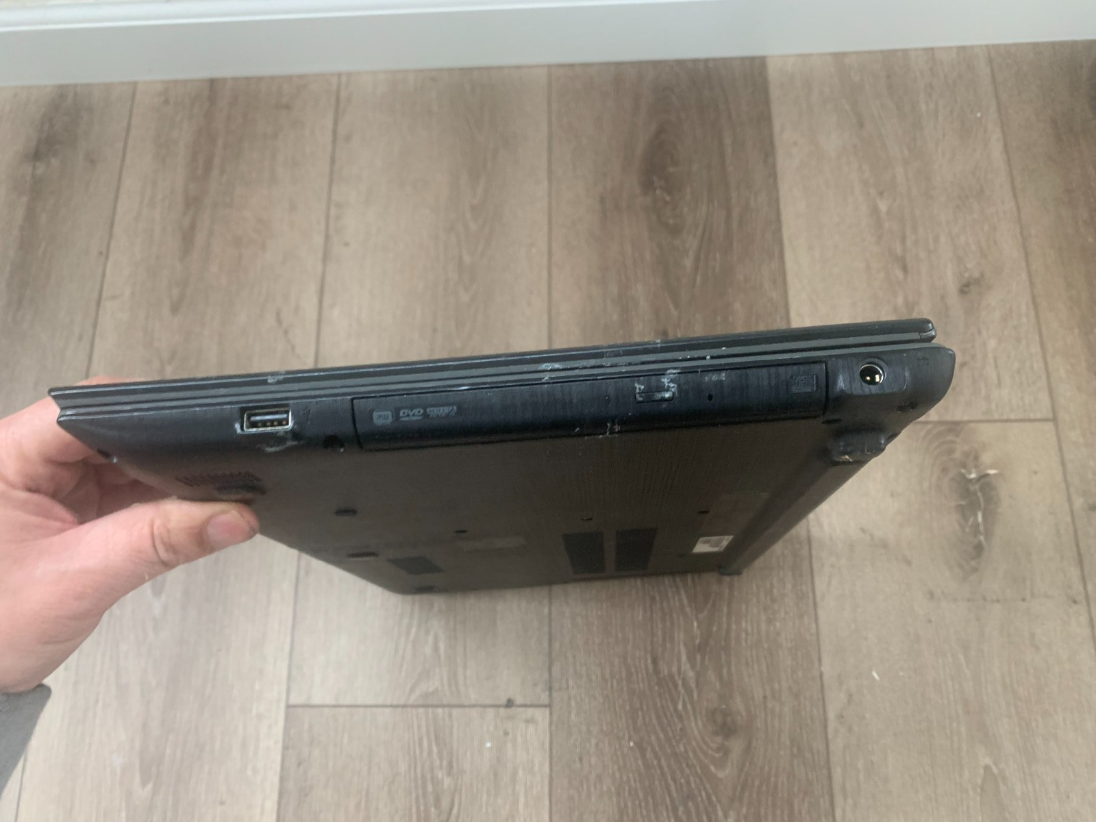 Acer Aspire E5-573-57PW 15.6″ Intel Core i5-5200U 2.20GHz 6GB RAM 500GB HDD