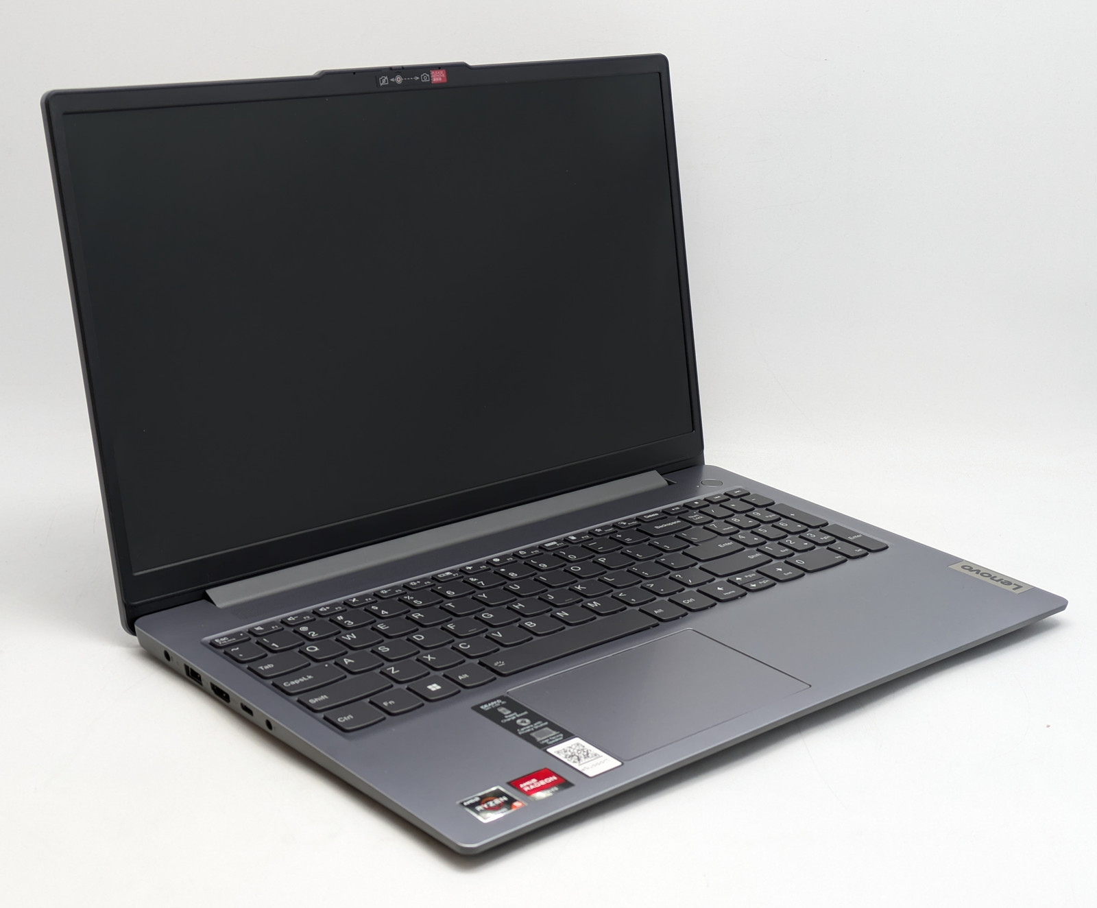 Lenovo IdeaPad Slim 3 15ABR8 15.6″ Ryzen 5 5625U 16GB DDR4 512GB SSD Windows 11H