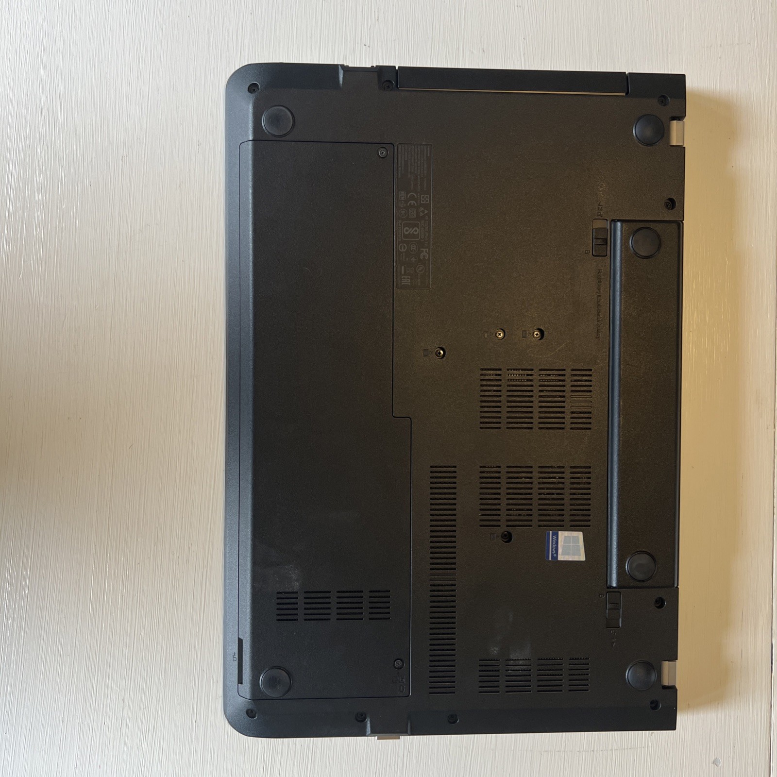 PARTS ONLY Lenovo ThinkPad E570 15.6″ Intel i5-7200U @ 2GHz, NO HDD OR RAM READ!