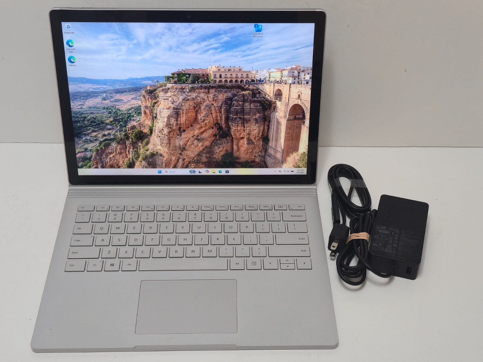 Surface Book 3 13.5″ (1900) Core i7-1065G7, 32GB RAM 512 GB SSD Nvidia GTX 1650