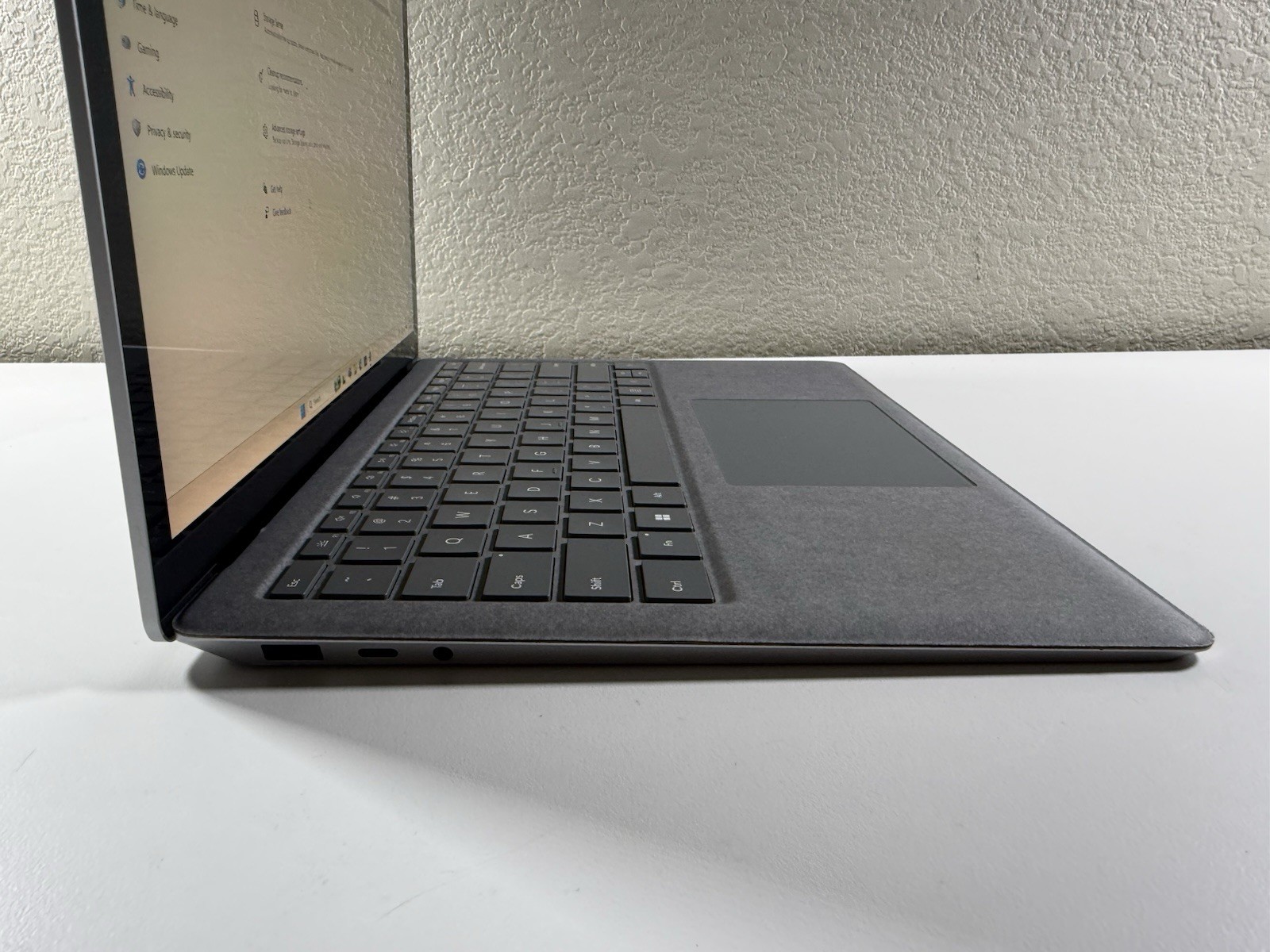 Microsoft Surface Laptop 5 13.5” 1950 Intel Core i7-1265U 16GB RAM 512GB NVME