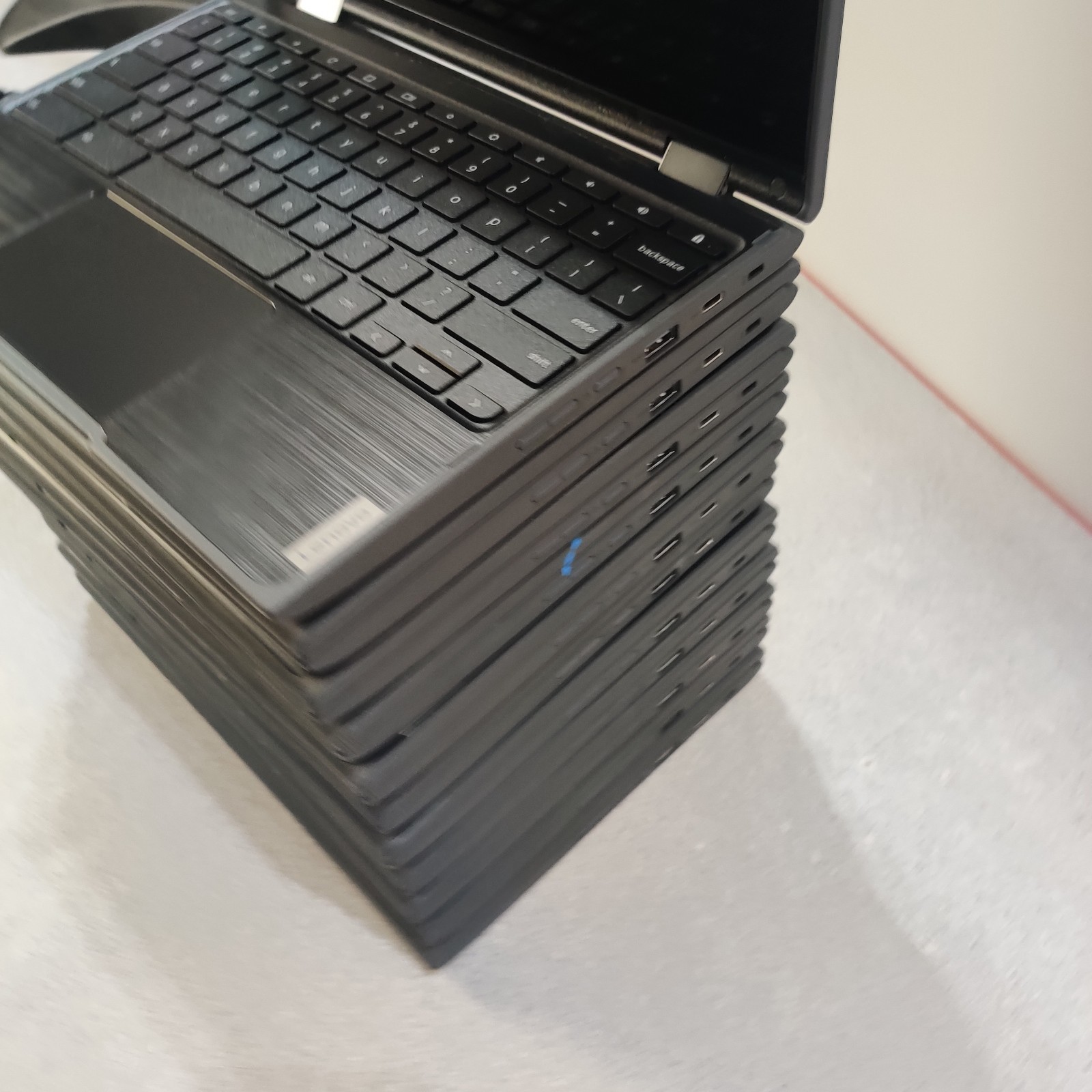 LOT OF 11 Lenovo Chromebook 300e 2nd Gen 11.6″ 1.1GHz 4GB 32GB FOR PARTS *READ*
