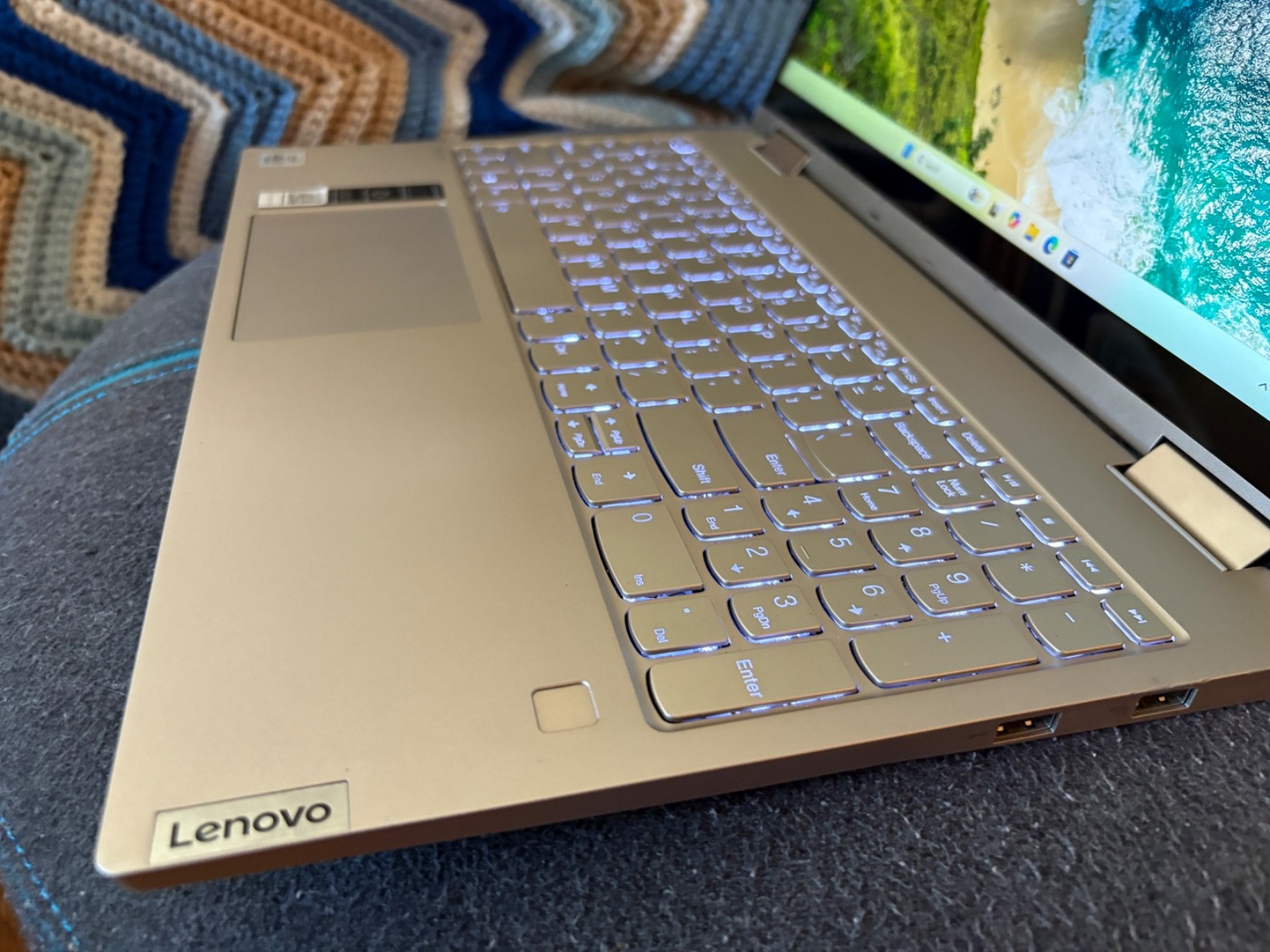 Lenovo Yoga C740 2-1 Touchscreen i7 10th Gen/12gigs/ 512SSD—–cosmetic