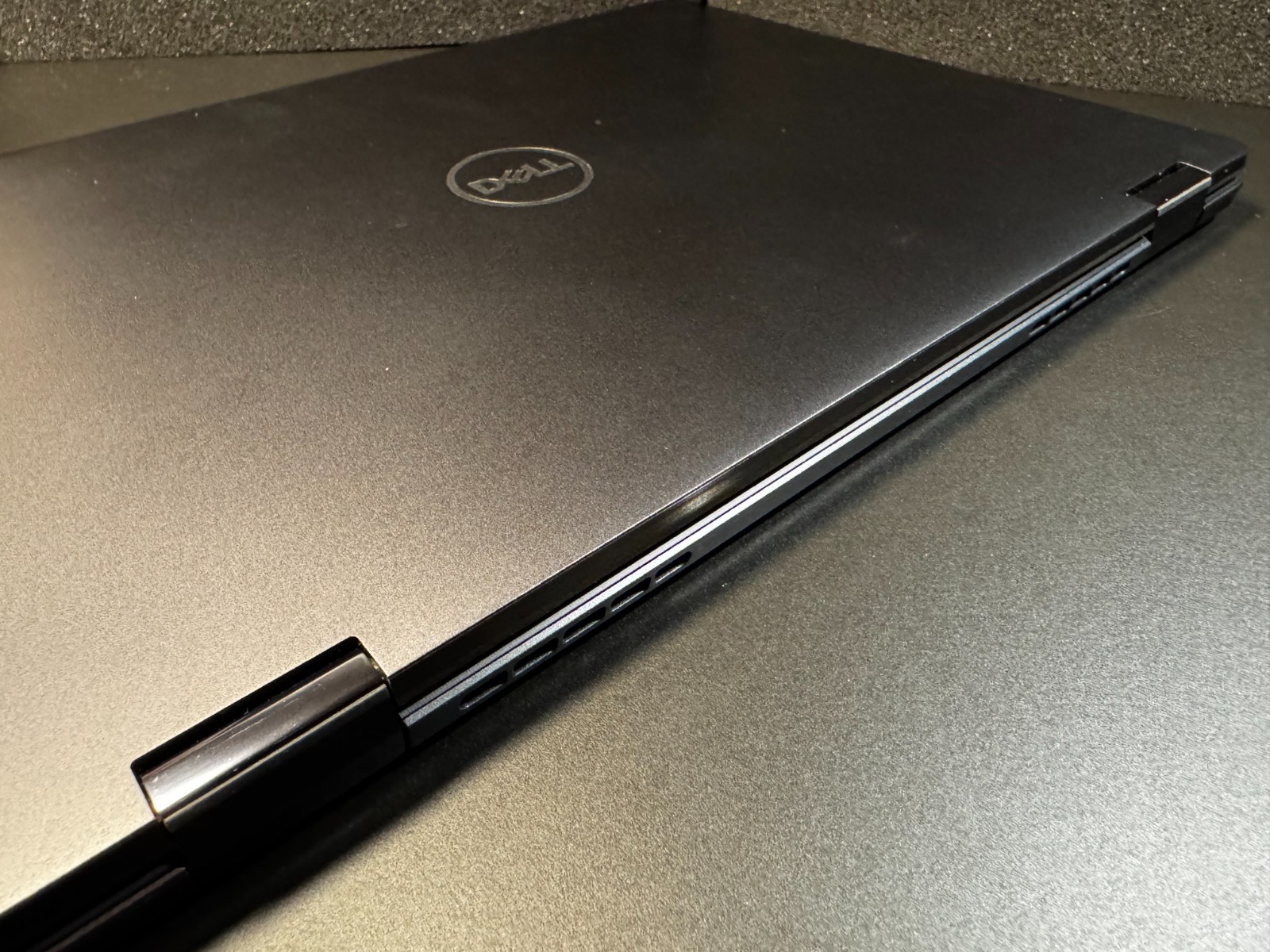 Dell Latitude 9440 14″ 2-in-1 Touch Laptop (512GB SSD, Intel i7-1365U, 16GB RAM)