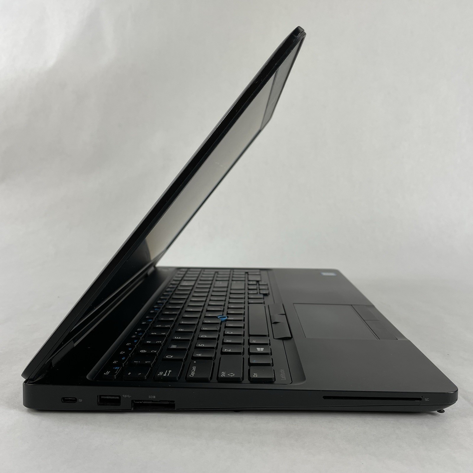 Dell Latitude 5580 15.6″ i5-7300U 2.60 GHz 8 GB RAM No SSD No OS – Bad Edge