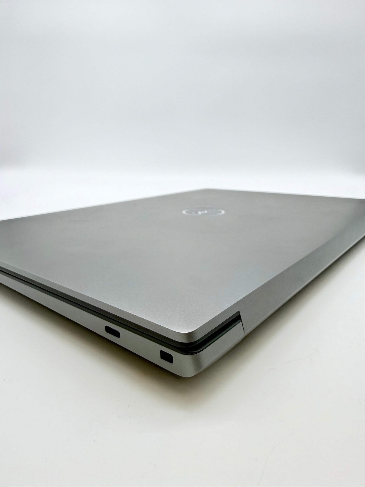 Dell Precision 5690 16″ Core Ultra 7 165H vPro 32GB RAM 1TB RTX 2000 Ada Gray