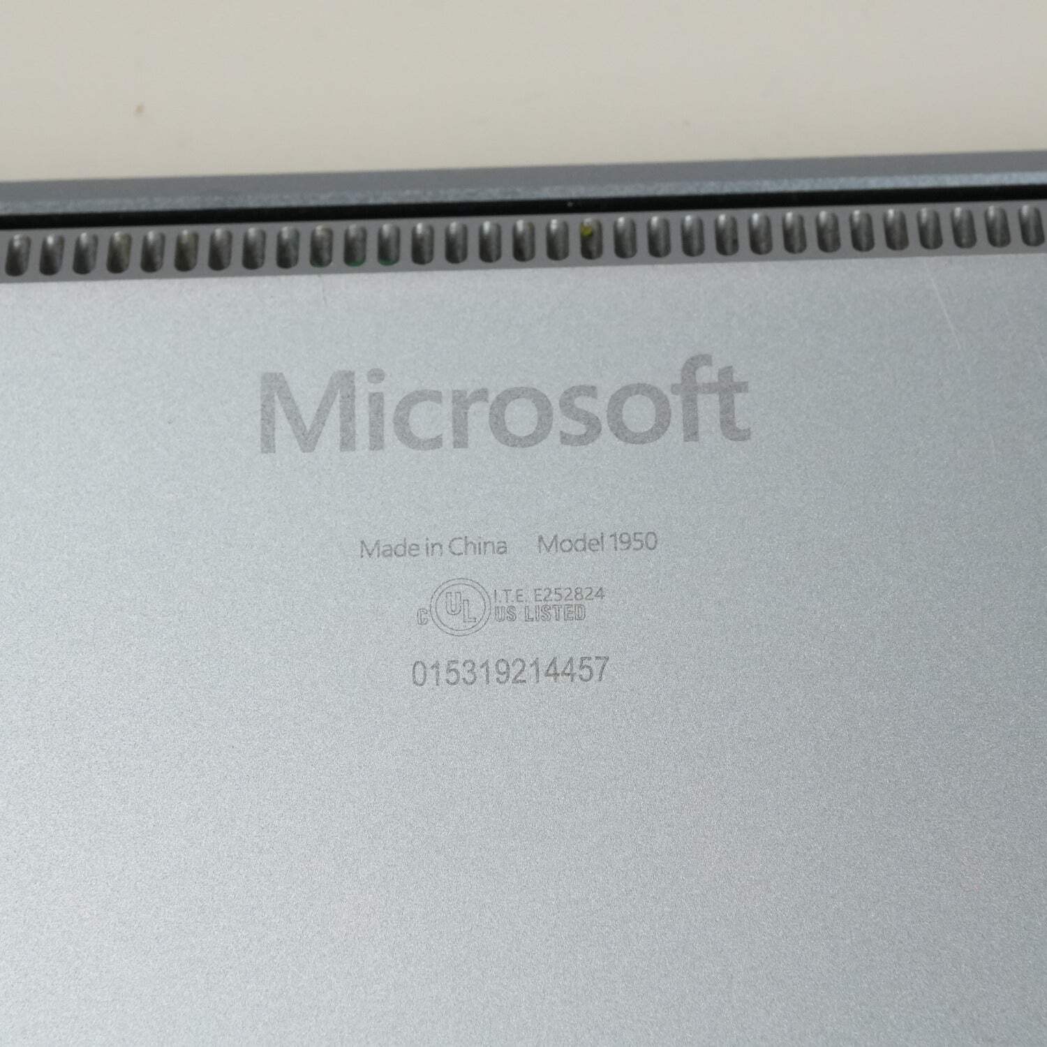 Microsoft Surface Laptop 4 1950 13.5″ i5-1145G7 2.4GHz 8GB RAM 256GB SSD