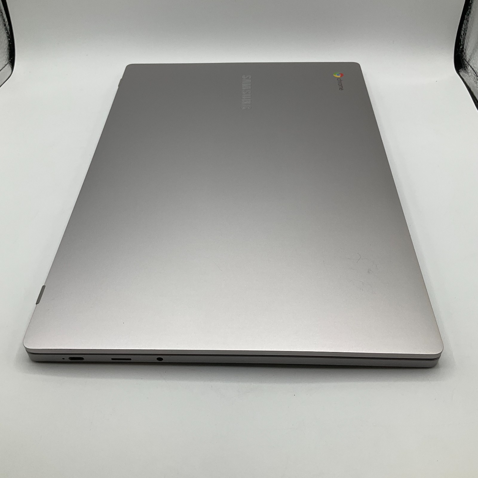 Samsung Chromebook XE350XBA 15.6″ Celeron N4000 4GB 32GB With Charger