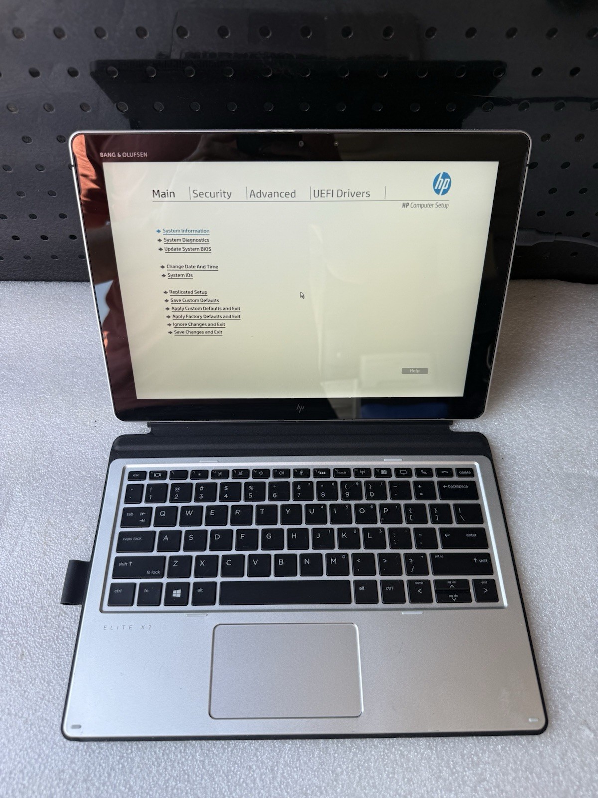 HP Elite X2 1012 G2 12.3″ i7-7600U 2.80GHz 16GB RAM (No SSD OS) w/Keyboard & PS