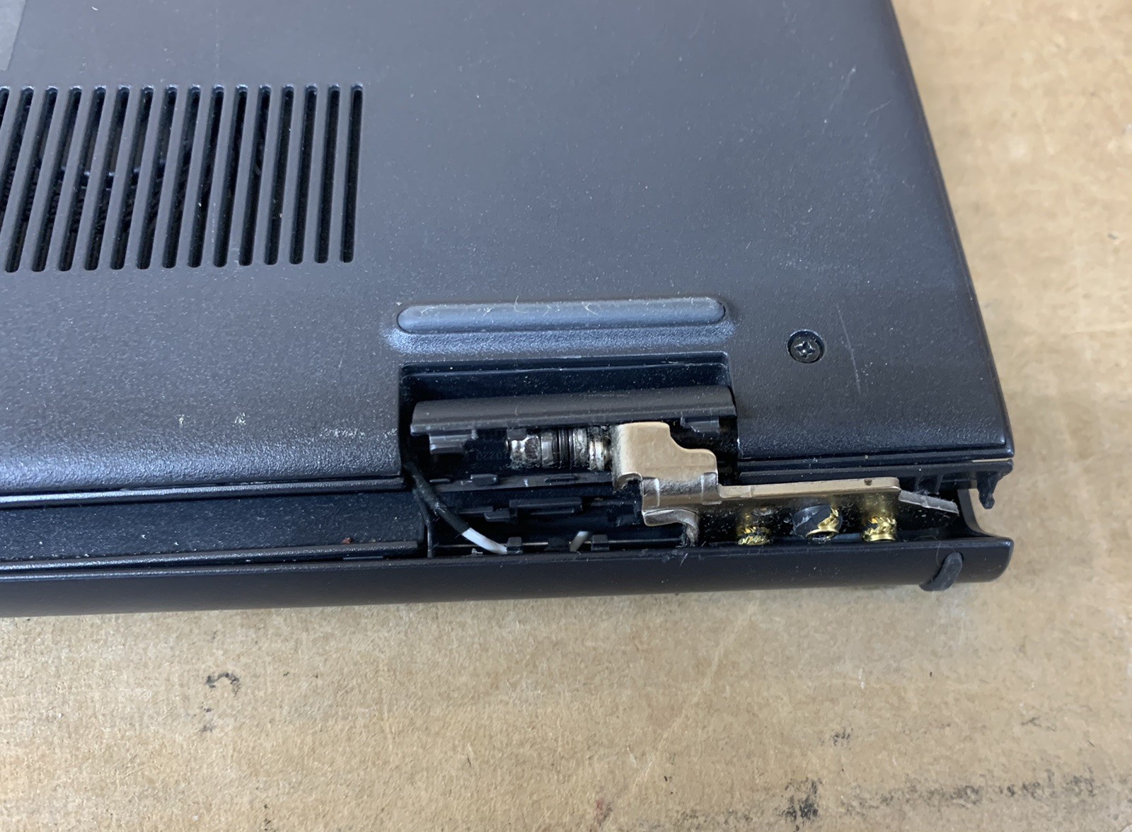 Dell Inspiron 15 3520 i5-1135G7@2.4GHz 8GB DDR4 RAM NO SSD/HDD FOR PARTS/REPAIR