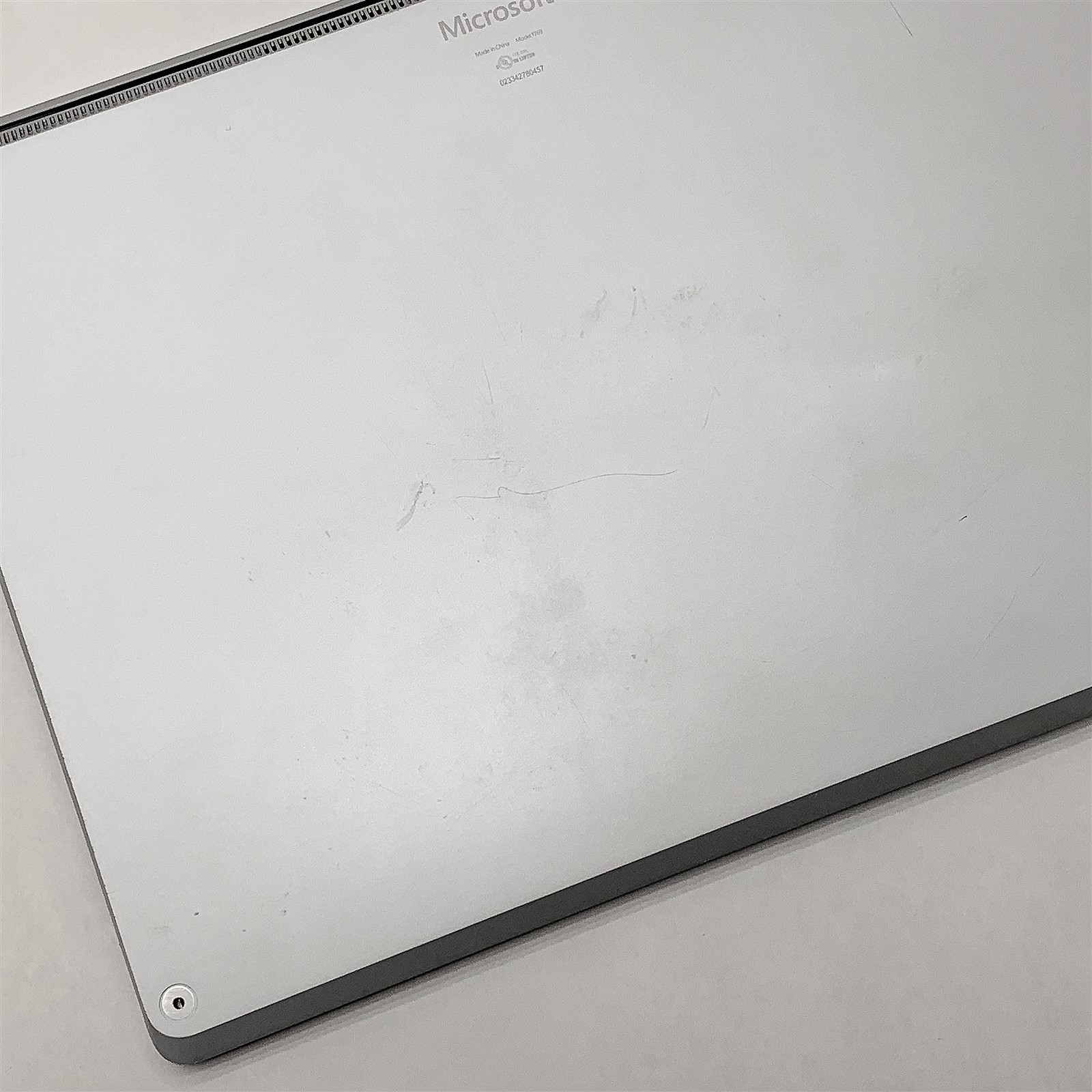 Microsoft Surface Laptop Intel Core i7 7660U 2.50GHZ 13.3″ 16GB 512GB Windows 10