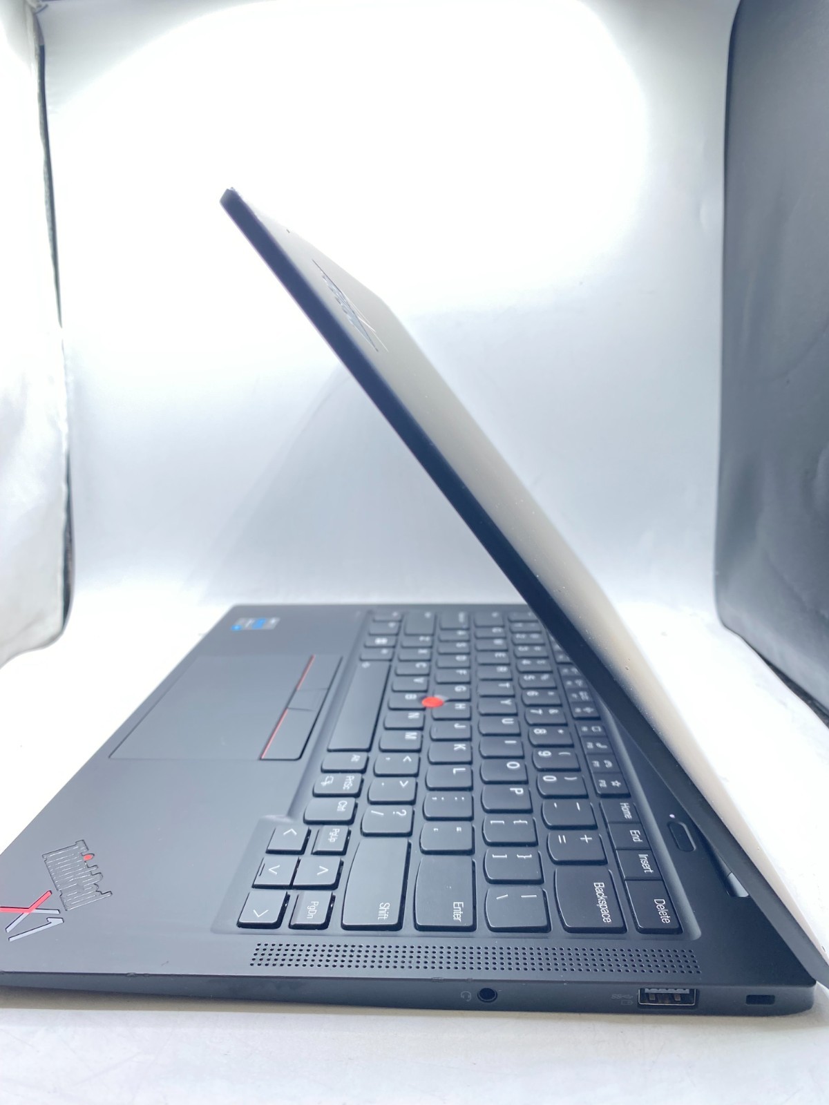 Lenovo ThinkPad X1 Carbon Gen 9 14″ Touch Intel i7-1185G7 16GB RAM 512GB SSD
