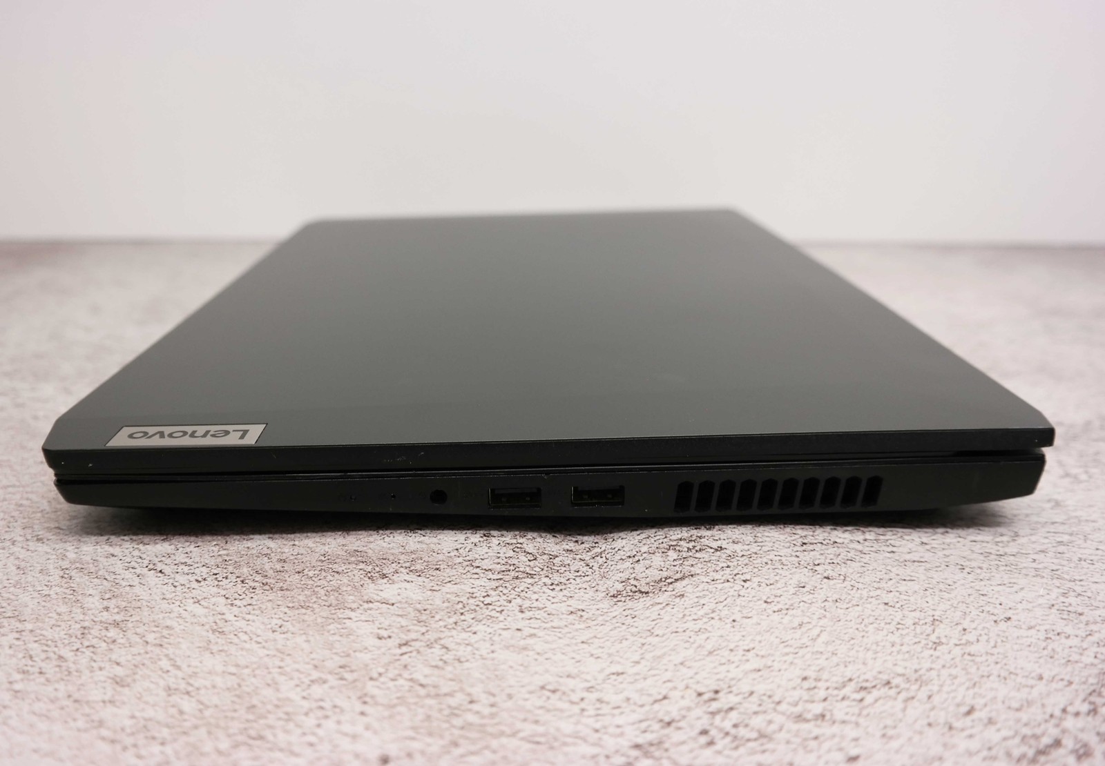 Lenovo IdeaPad Gaming 3 15ACH6 15.6″ Ryzen 5 Laptop BROKEN