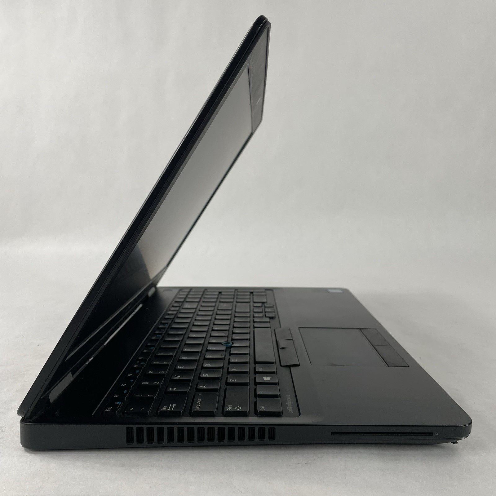 Dell Latitude E5570 15.6″ i3-6300U 2.40 GHz 8 GB RAM No SSD No OS No Battery