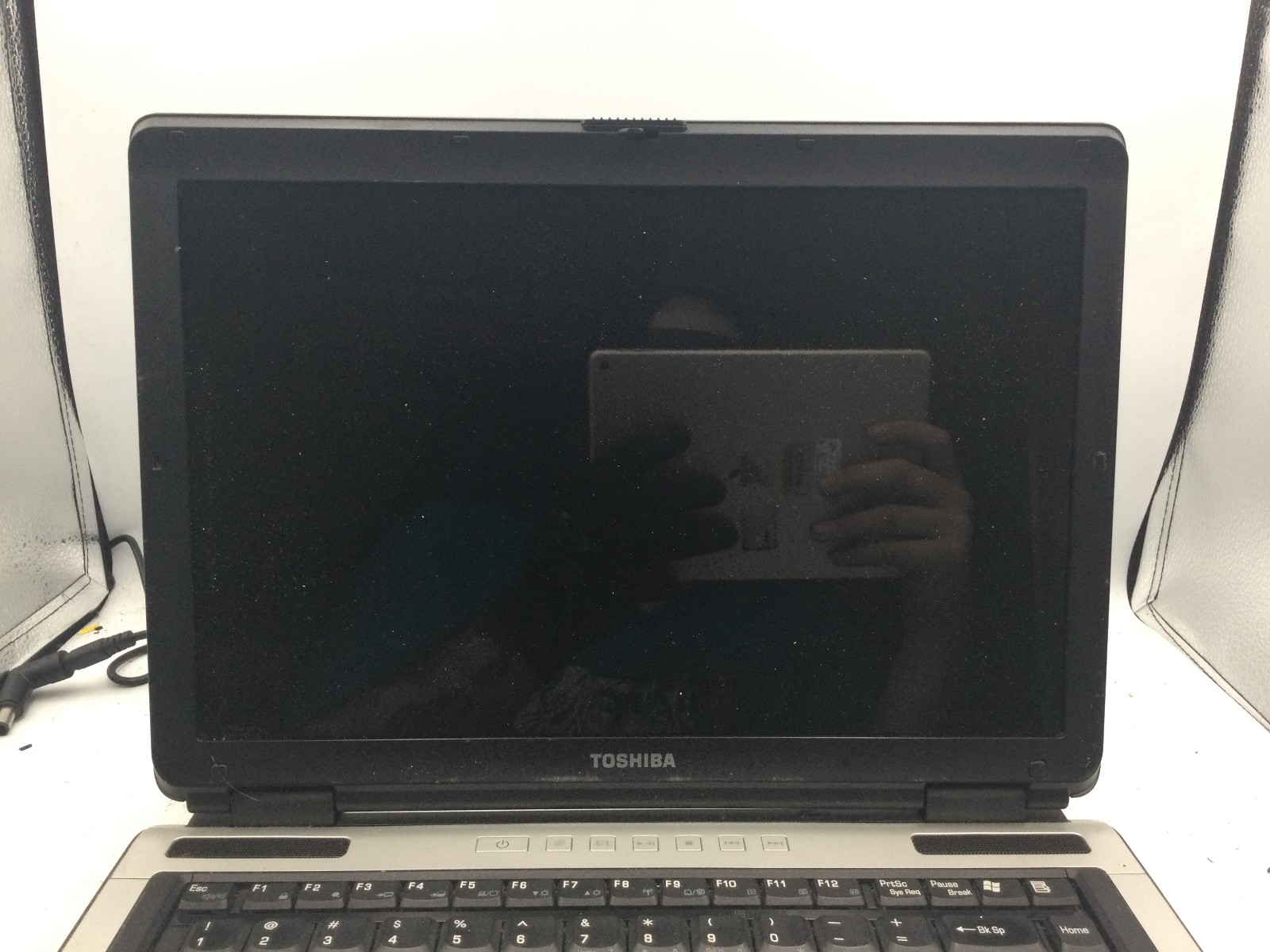 SATELLITE M105-S3041 – FOR PARTS – INTEL CORE SOLO – NO RAM -READ DESCRIPTION-BB