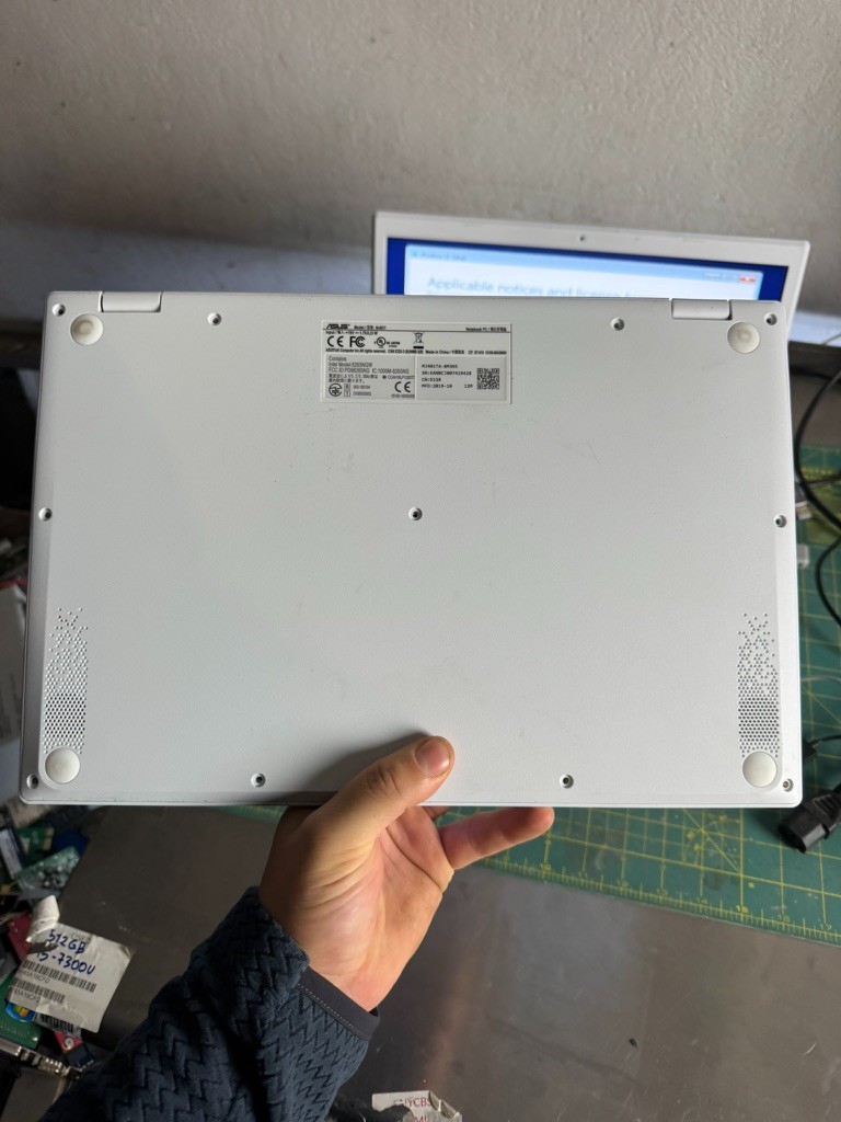 ASUS ImagineBook 14 MJ401TA m3-8100Y 4GB 120GB SSD Win11 Home