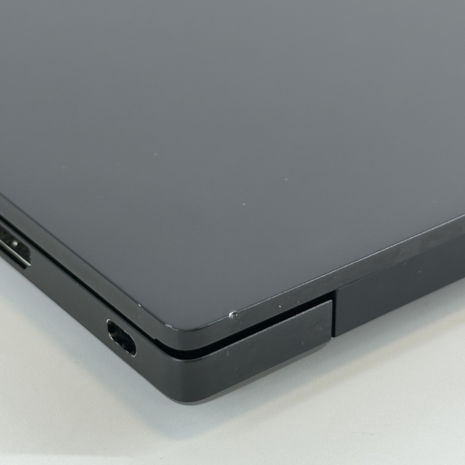 Razer Blade 14 240Hz QHD+ 4.0 GHz Ryzen 9 8945HS 32GB 1TB SSD NVIDIA RTX 4070