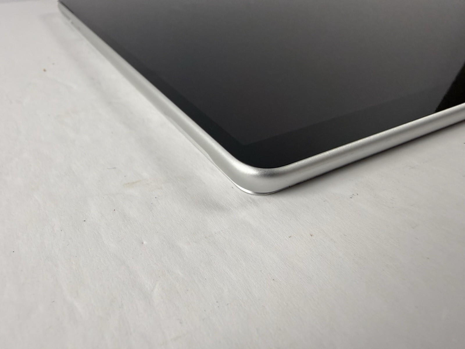 Microsoft Surface Pro 8 (1982) i5-1145G7 – 16GB RAM – 256GB 120Hz – Win 11 Pro