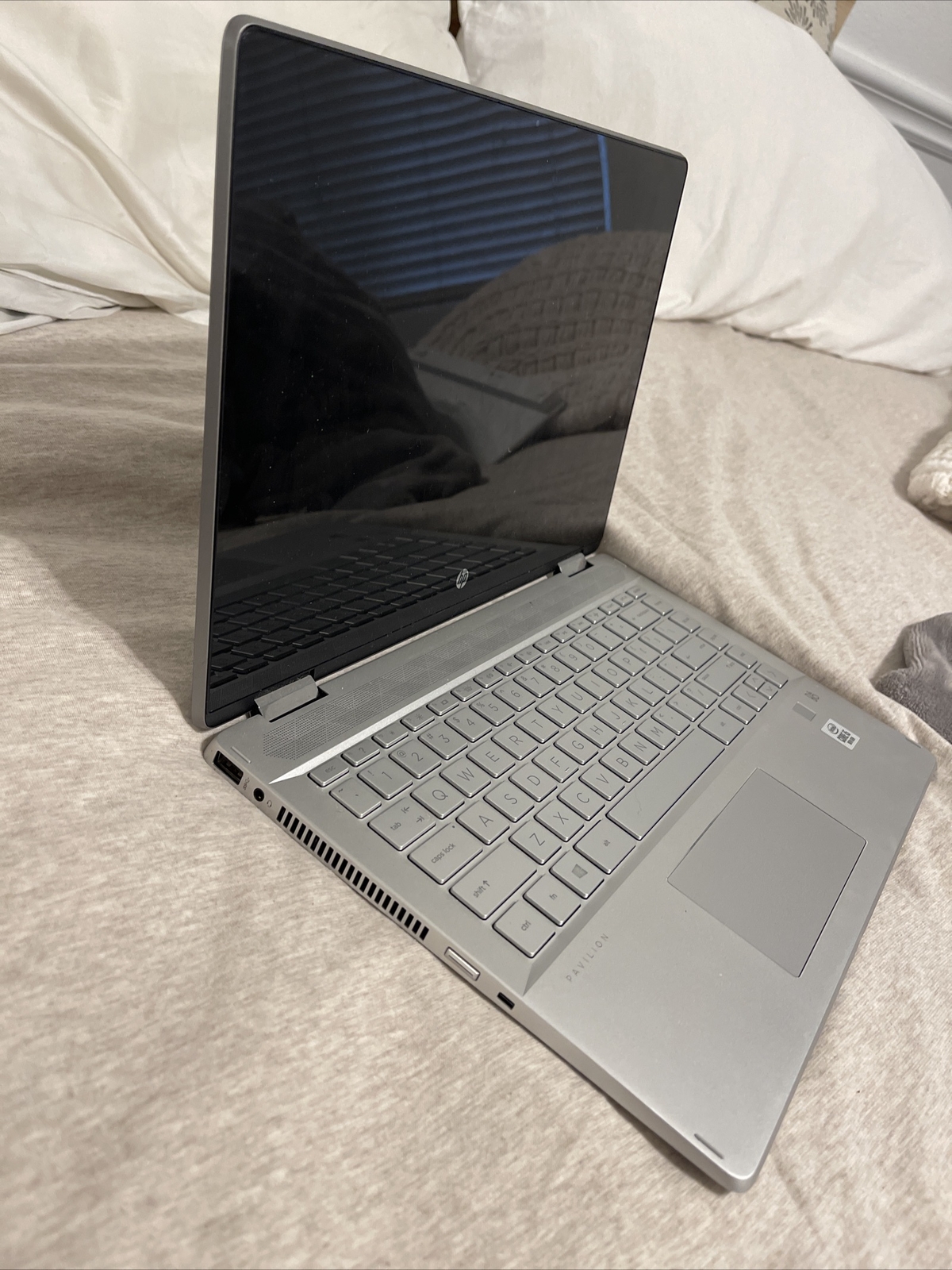 HP Pavilion x360 14t 14″ (265GB, Intel Core i5, 4.2 GHz, 16 GB) Laptop 2020