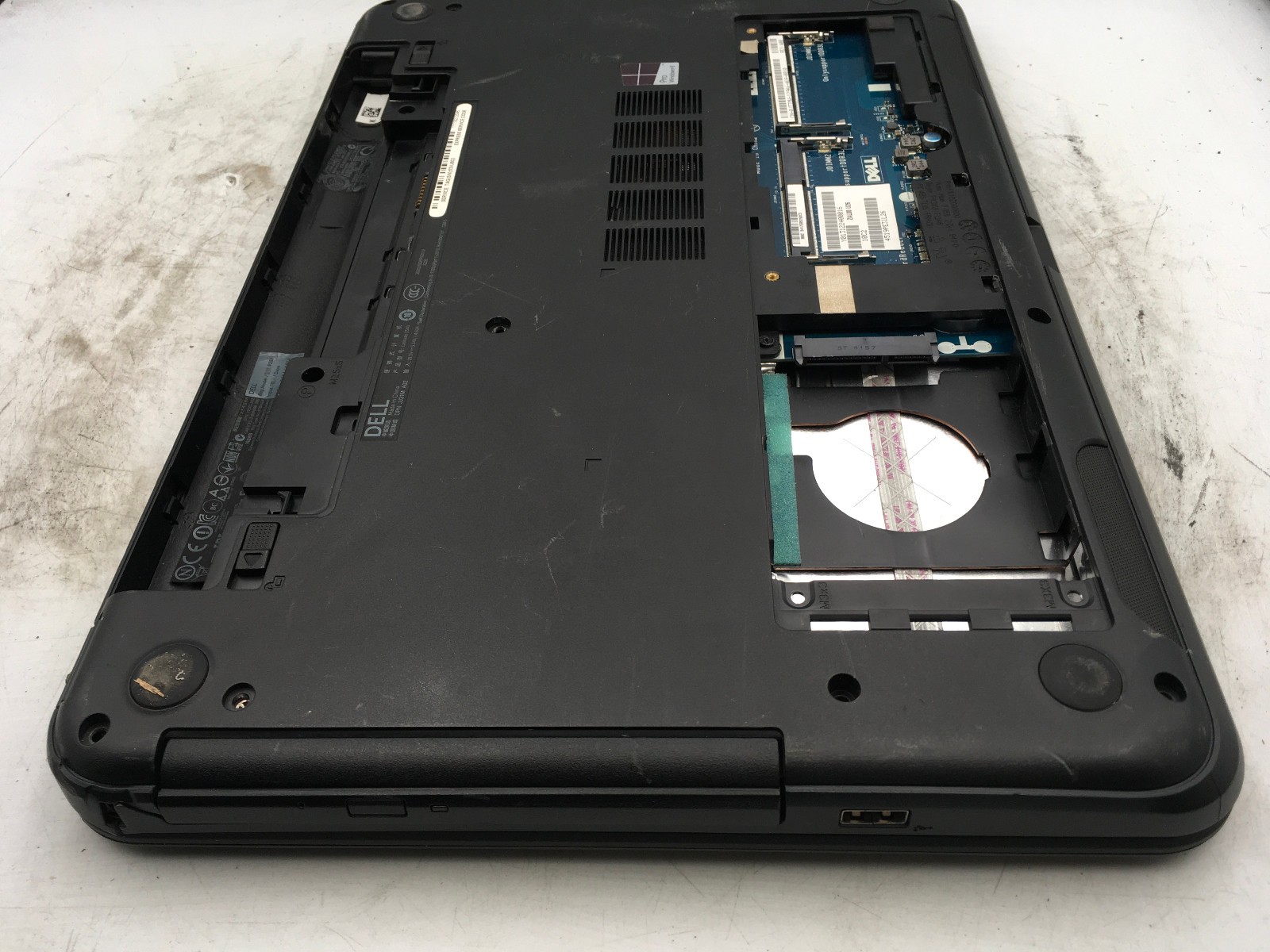 DELL LATITUDE 3540 – BOOTS TO BIOS – INTEL I5 4210U – NO RAM – 15″ -READ DESC-BB