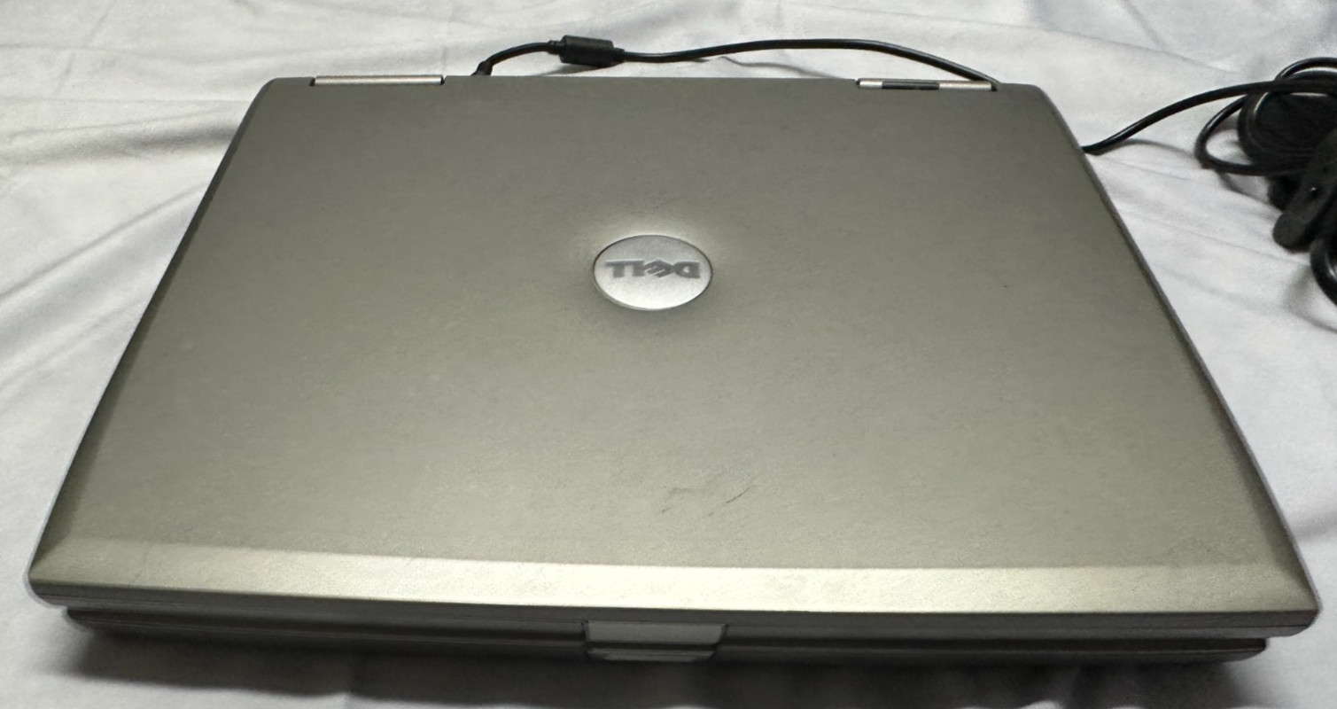 Vintage Dell Latitude D505 Laptop Windows XP – 1.49GHz,512MB of RAM-used/works