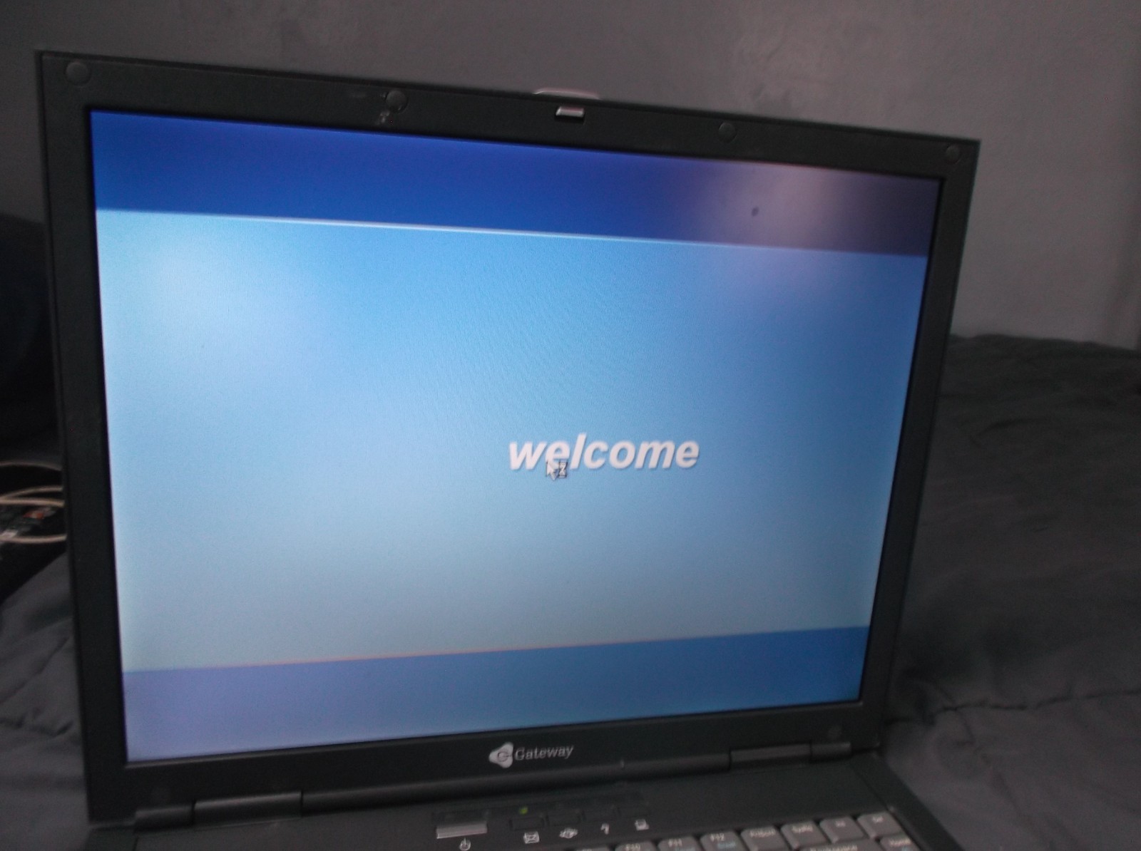 Vintage Gateway M405 Pentium M 1.6GHZ 20GB HD WINDOWS XP