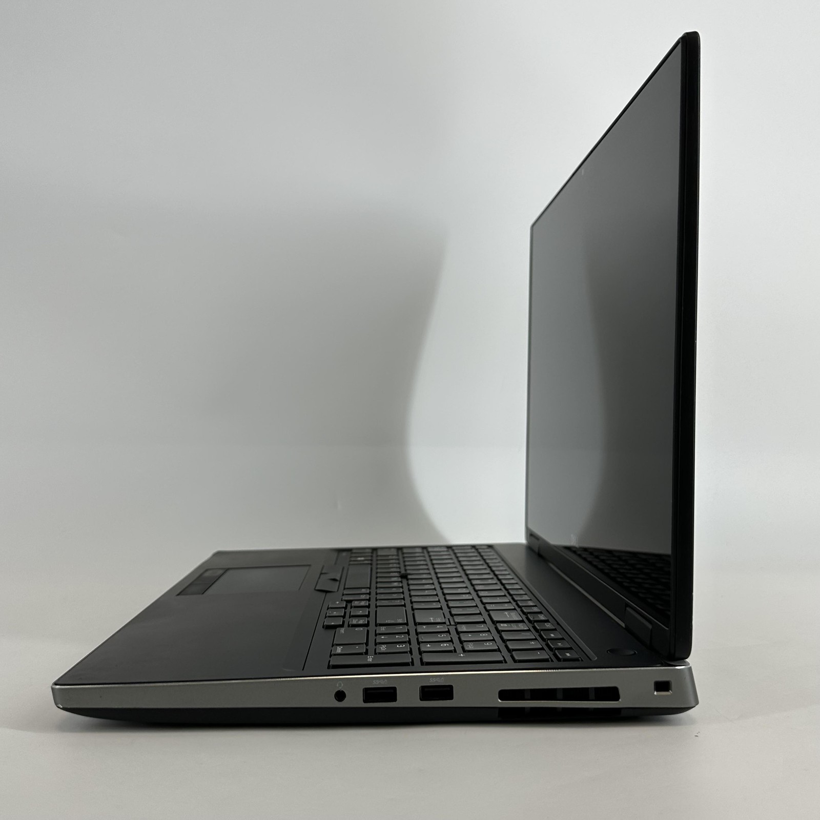 Dell Precision 7530 15.6 FHD TOUCH i7-8750H 2.20GHz 32GB 1TB SSD Quadro P3200