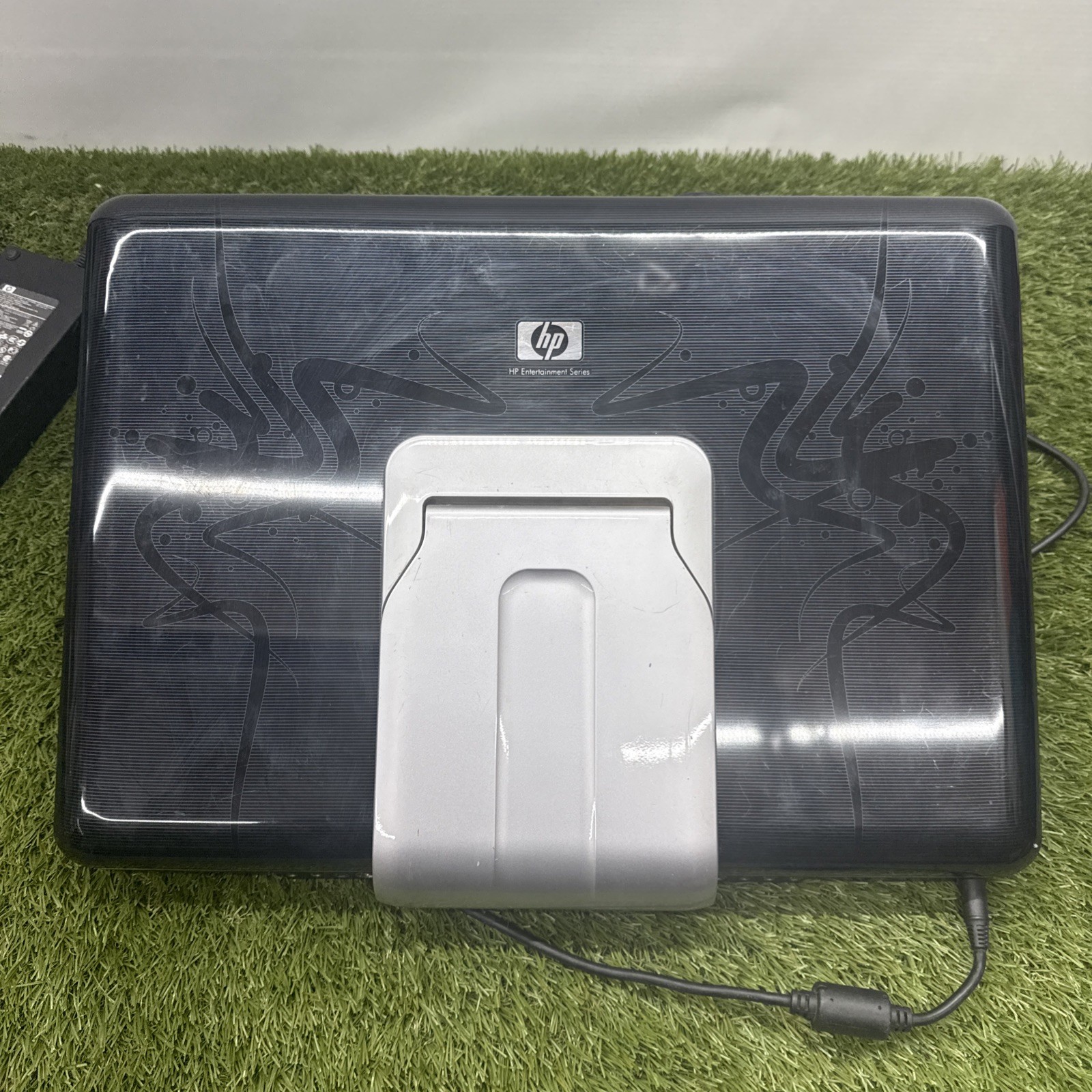 HP pavilion hdx 9000 DRAGON Laptop Win 7 Intel Core2 240 HDD 2 GB Ram RARE