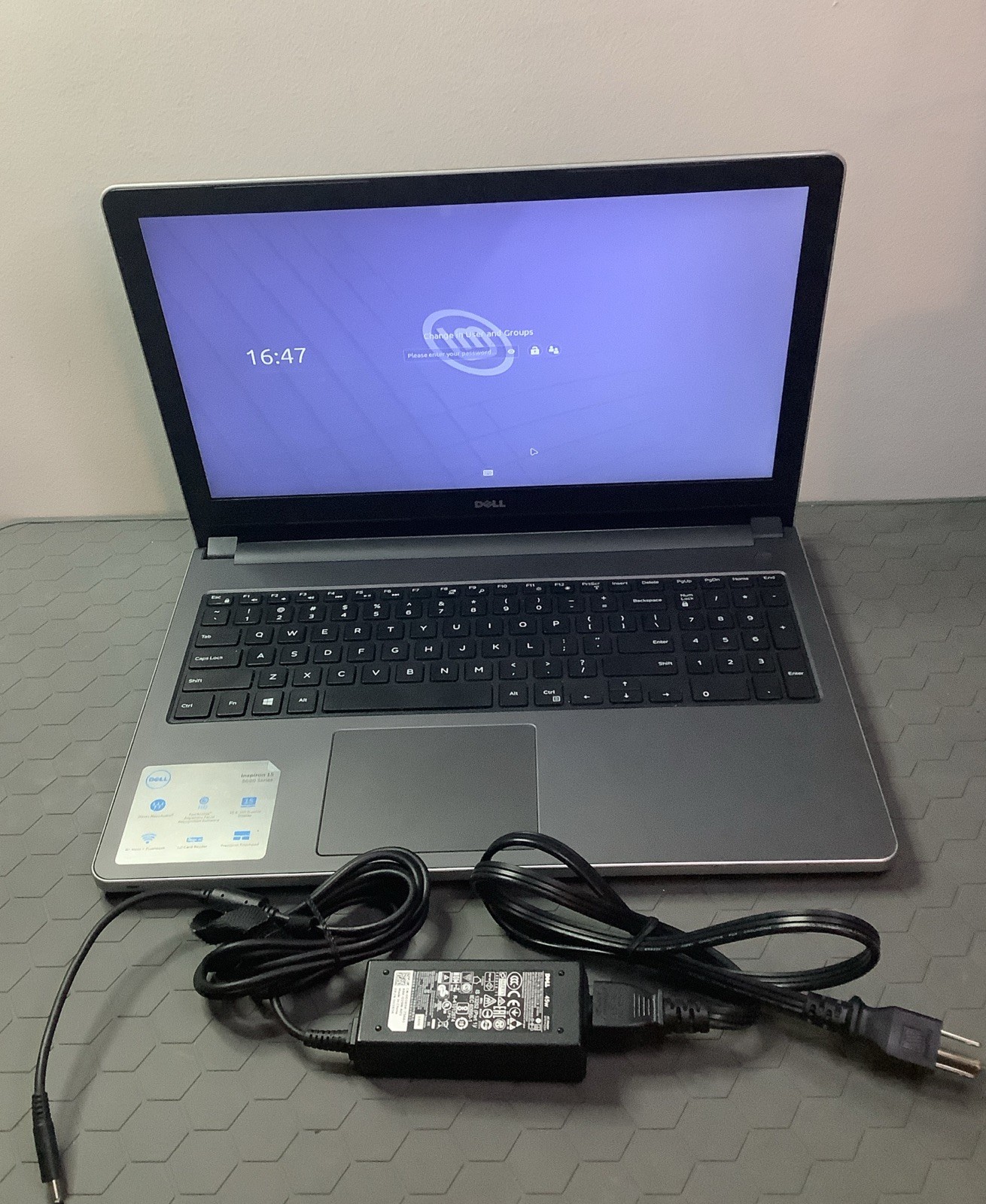 Dell Inspiron 15 5000 series- AMD E2-7110/4GB RAM/ 1000GB HDD/Linux Mint