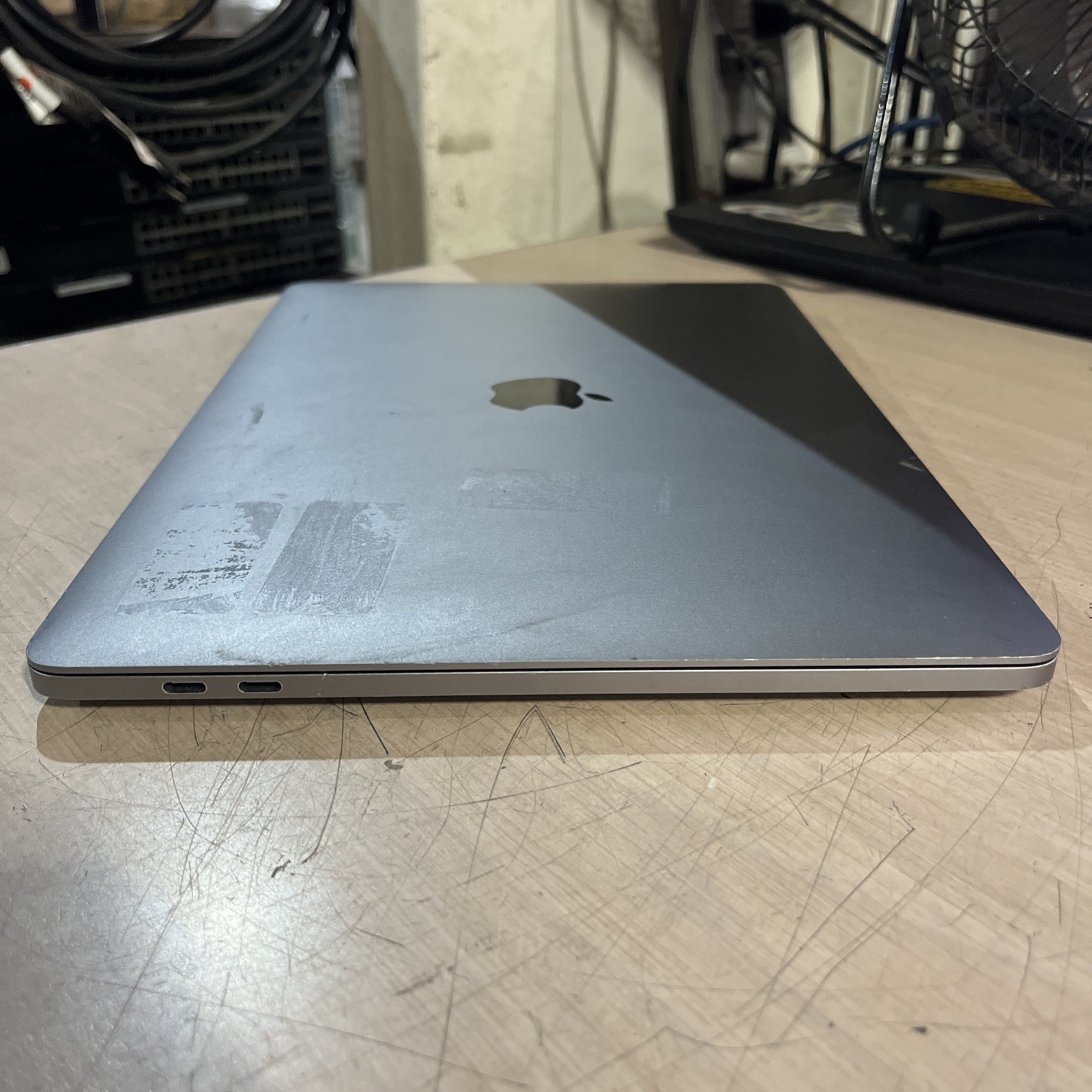APPLE MACBOOK PRO “M1″ 8 CPU/8 GPU 13” 3.2GHZ 8GB RAM 256SSD