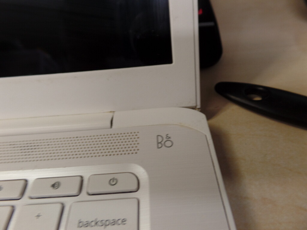 Awesome HP 14″ Touchscreen Chromebook White 14-CA021NR