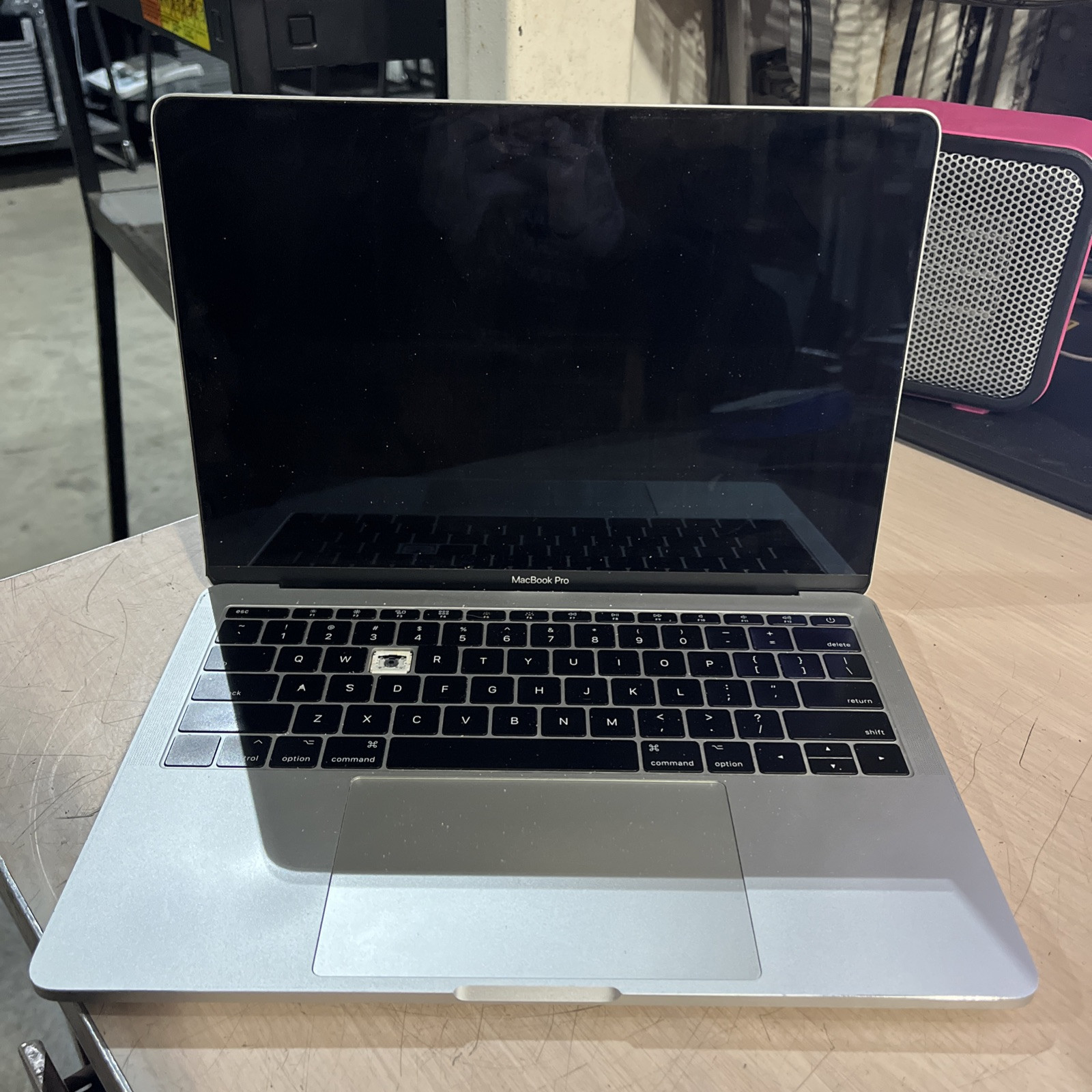 APPLE MACBOOK PRO 13″ MID-2017 CORE I5-7360U 2.3GHZ 8GB RAM NO HD .