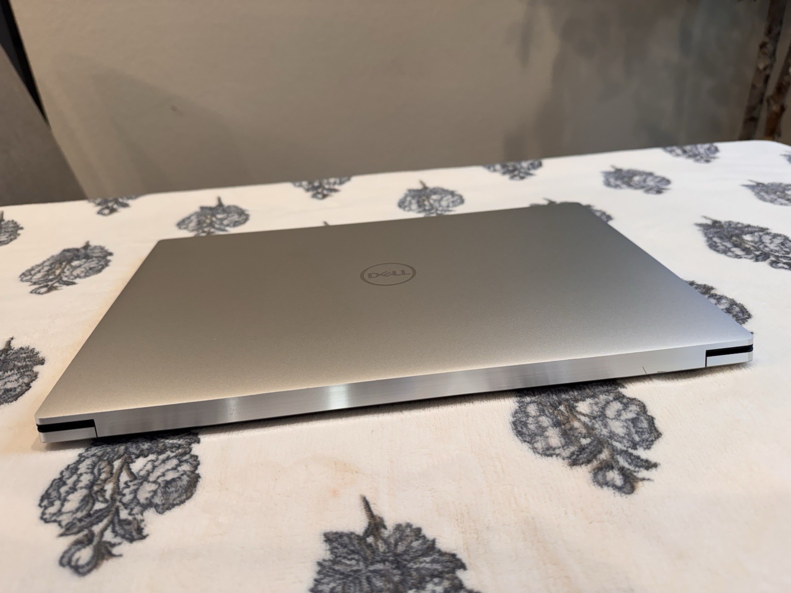 Dell XPS 15 9510 Silver FHD+ i5-11400H 2.70GHz 8GB RAM 512GB SSD Silver