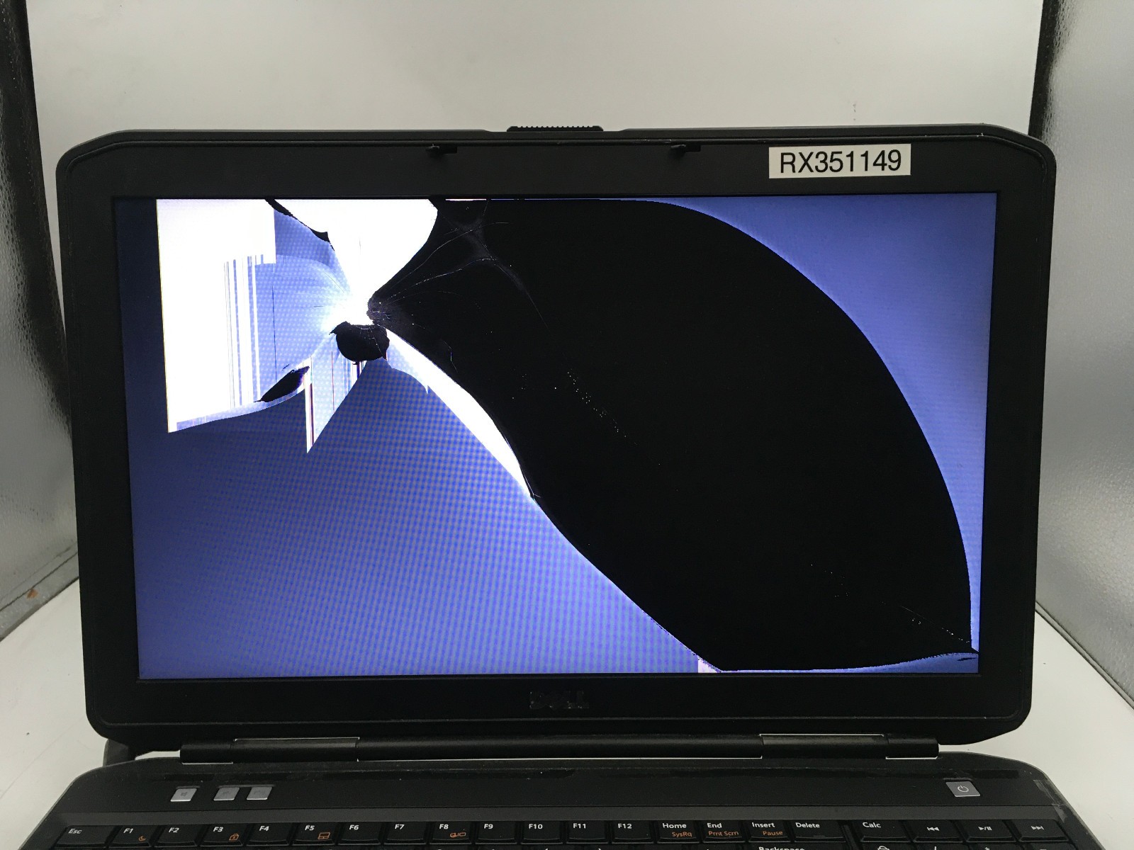 DELL LATITUDE E5530 – FOR PARTS/BAD LCD – INTEL I5 3RD GEN – 4GB RAM – READ – BB