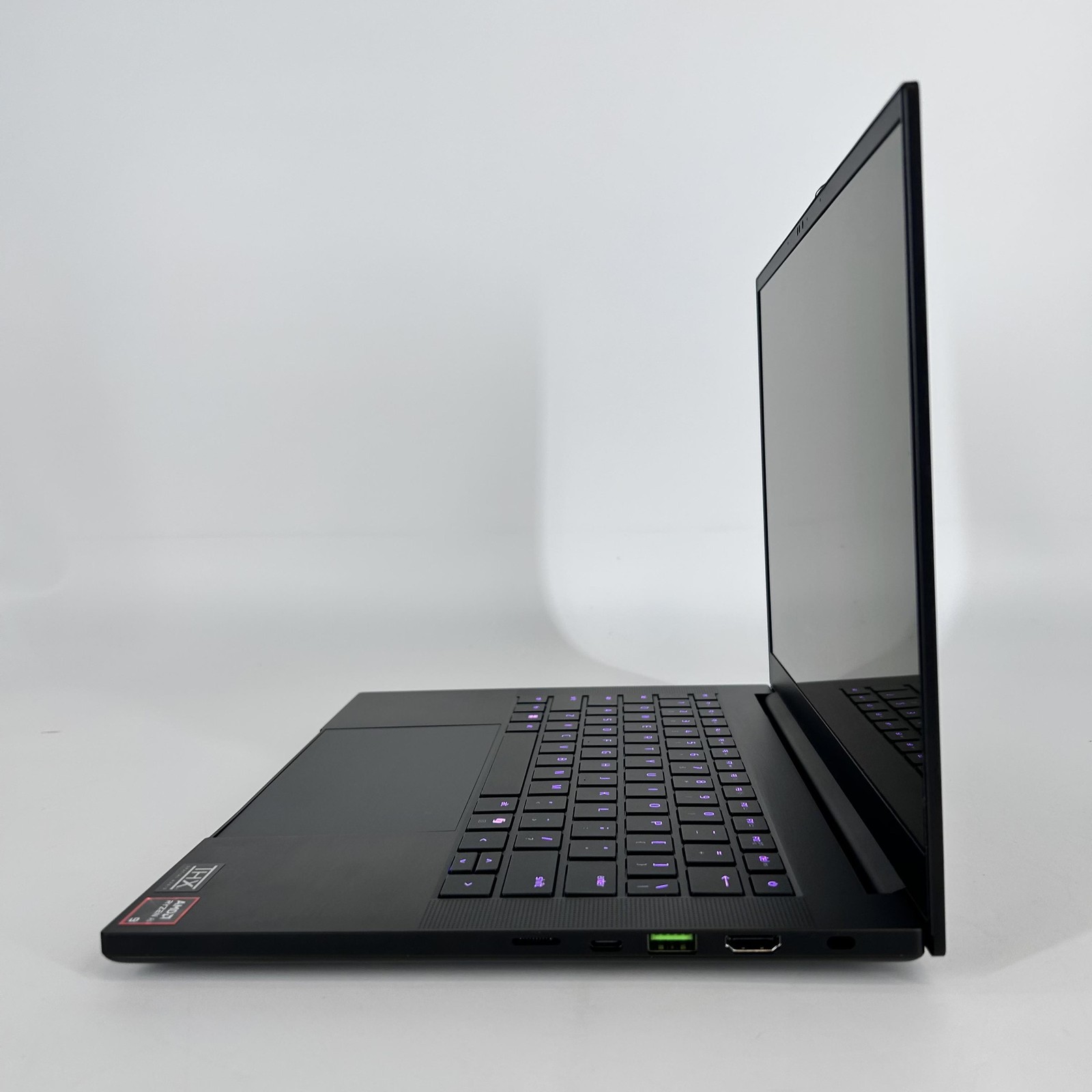 Razer Blade 14 120Hz QHD+ 2.0 GHz Ryzen AI 9 365 32GB 1TB RTX 5070 LCD Damage