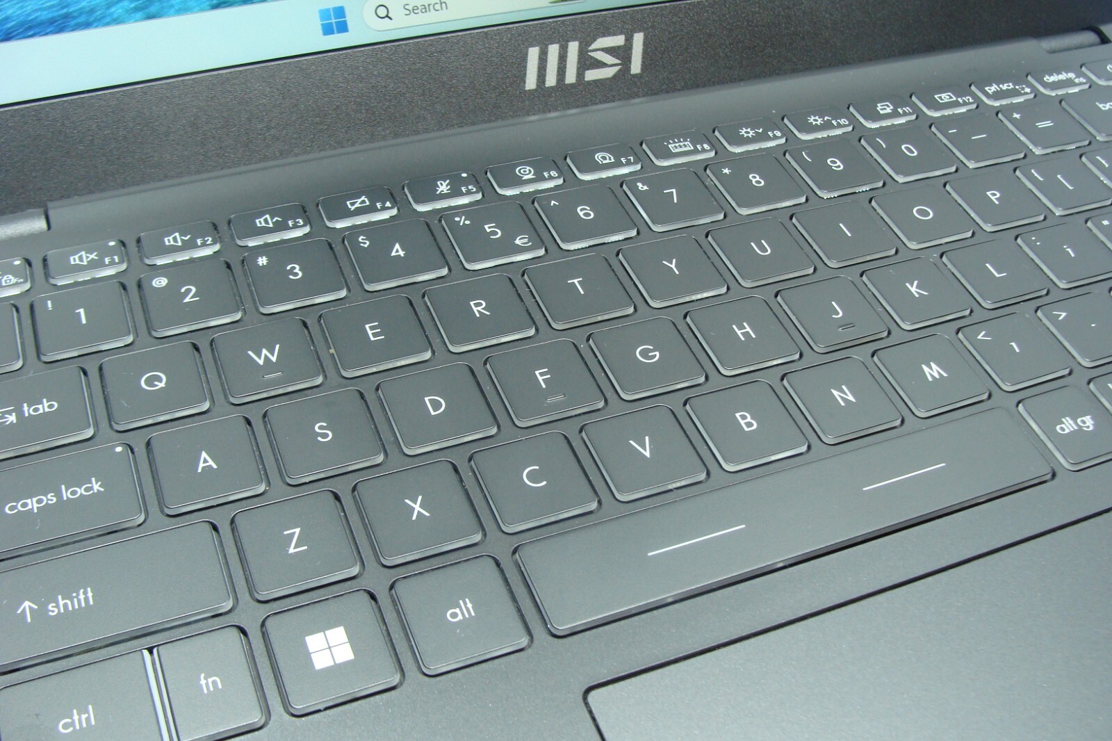 MSI Modern 14 C12M 14”FHD core i5-1235U 2.5GHz 8GB 512GB 95% Battery +Charger