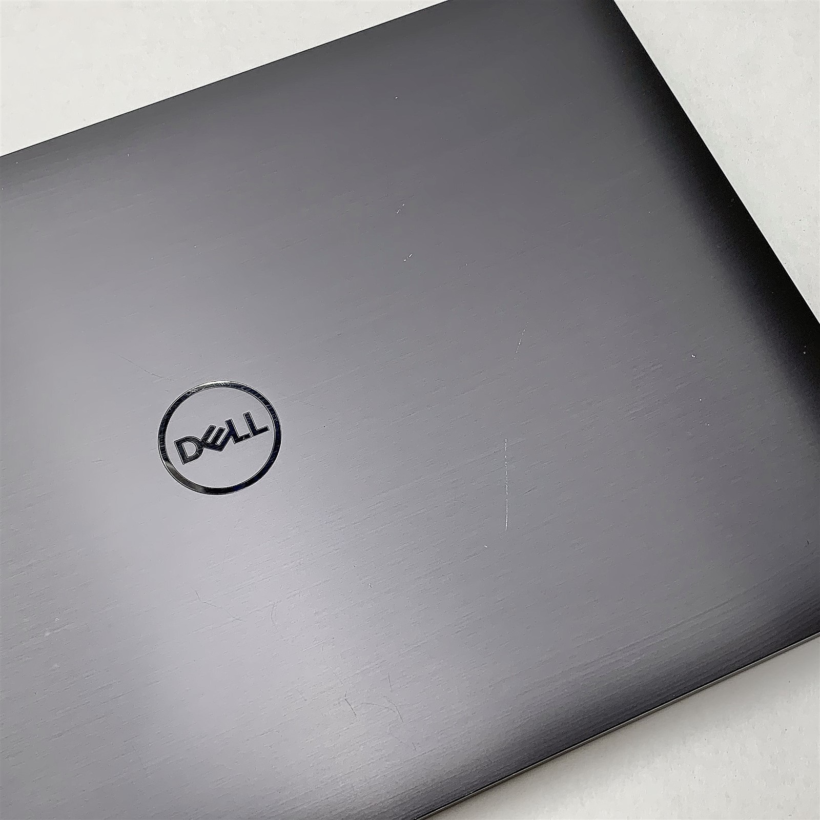 Dell Precision 5530 Laptop i9 8950HK 2.9GHZ 15.6″ FHD 16GB 512GB P2000 Window 11