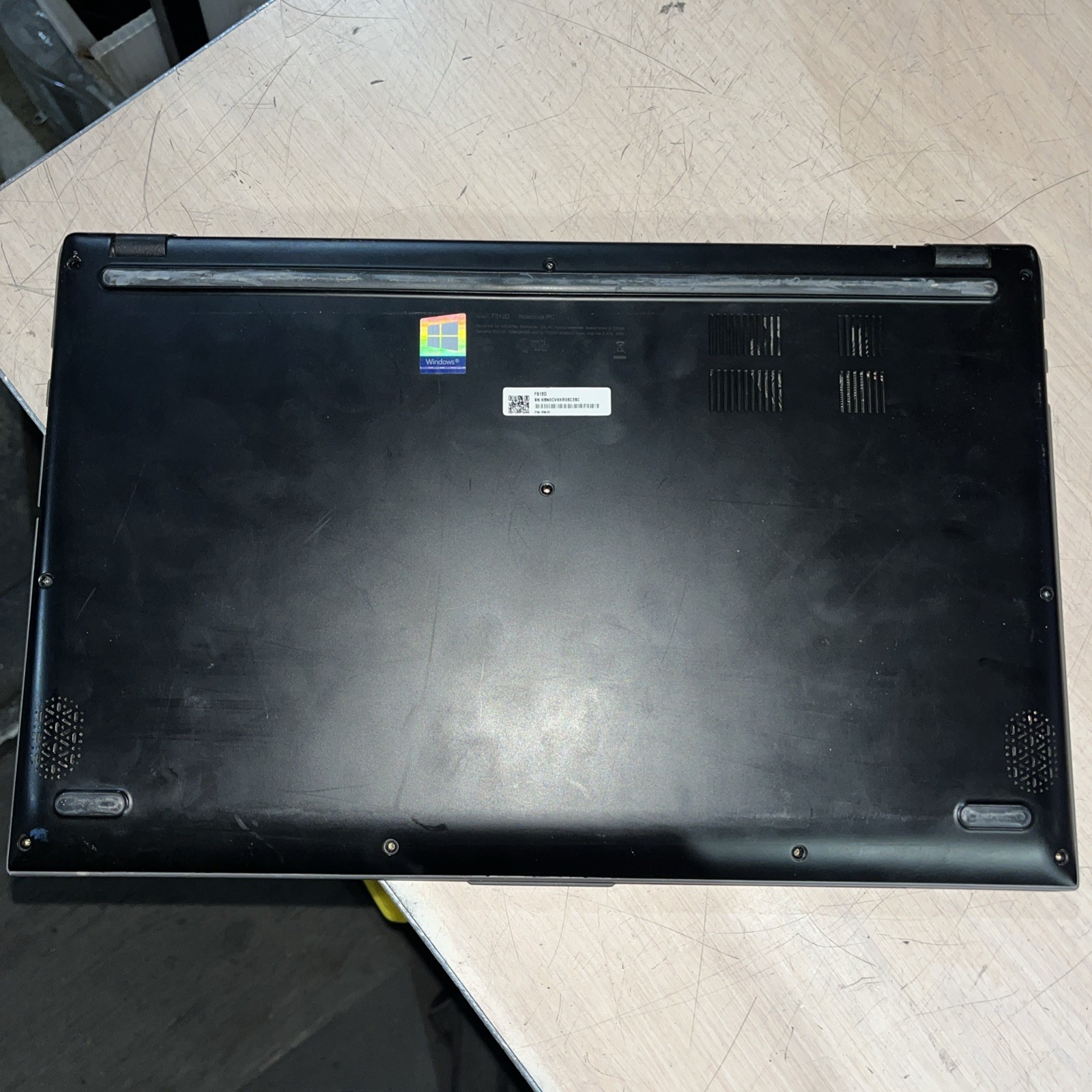 ASUS VIVOBOOK F512D AMD RYZEN 8GB RAM NO HD