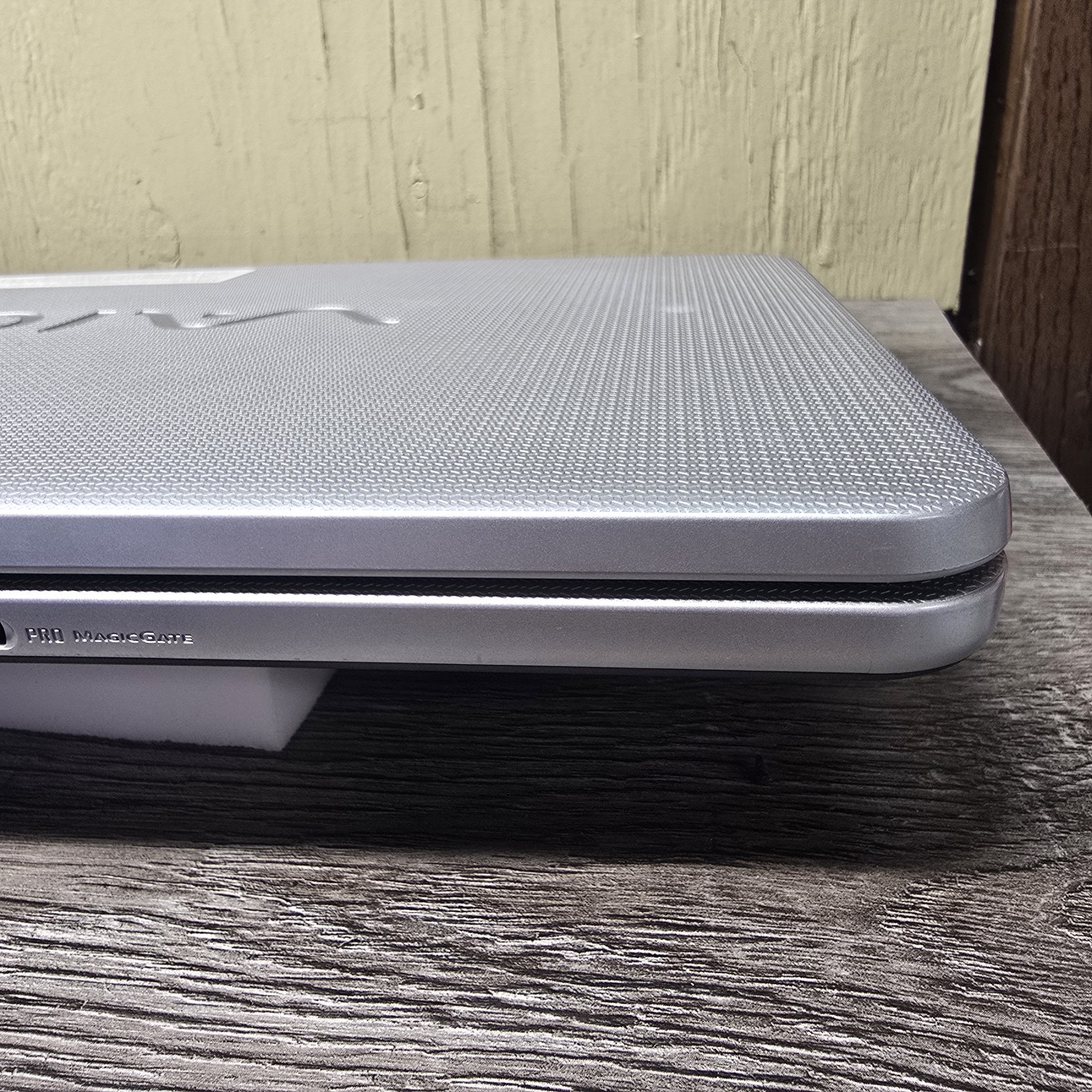Sony VAIO Notebook PC VGN-NS110E 15.4 AMD Athlon 64 X2 2GB No Charger