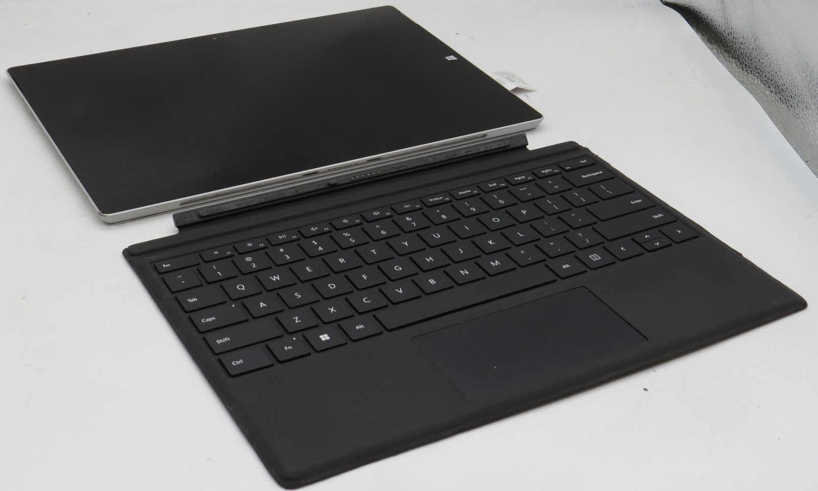 Microsoft Surface Pro 3 | i7-4650U @ 1.7 | 8GB RAM | 256GB SSD | No OS